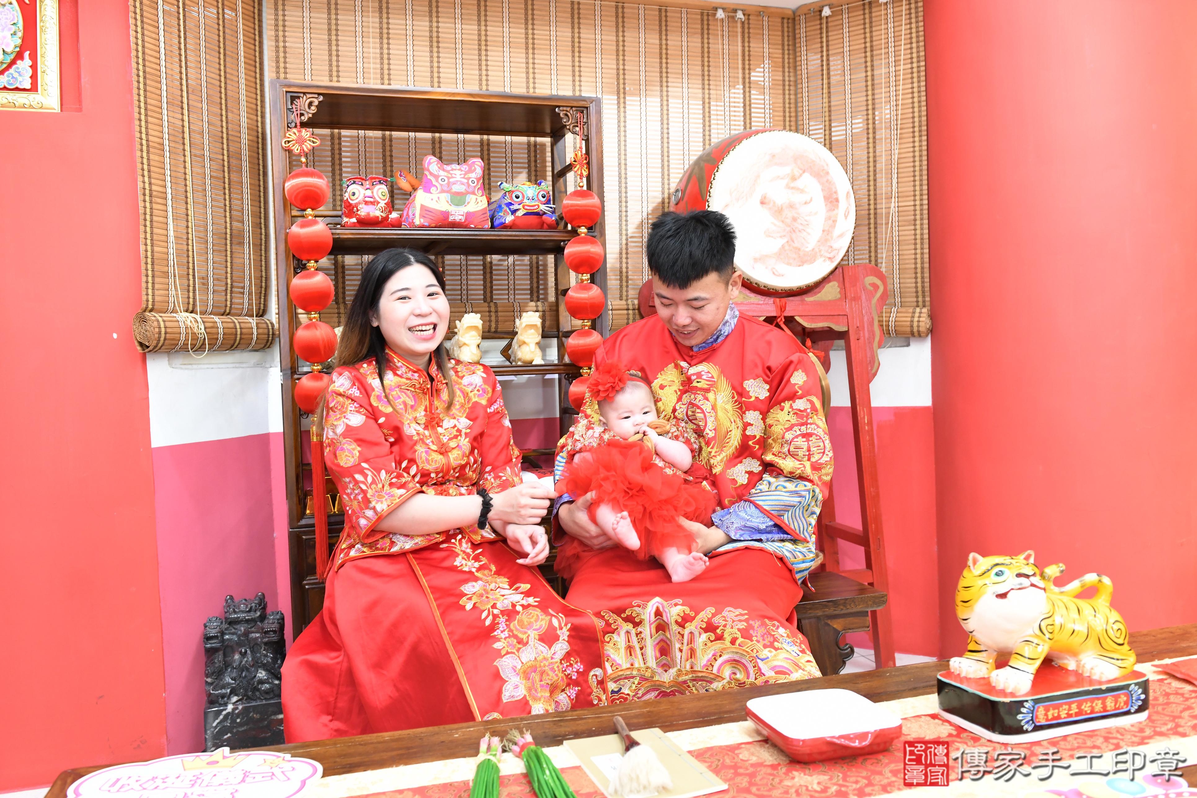 傳家手工印章高雄店、抓周、度脺、美式風會場、傳家嬰兒古禮、吉祥話、抓周道具物品24種、拍照。抓周證書。寶寶抓周、滿周歲、生日快樂、祝福