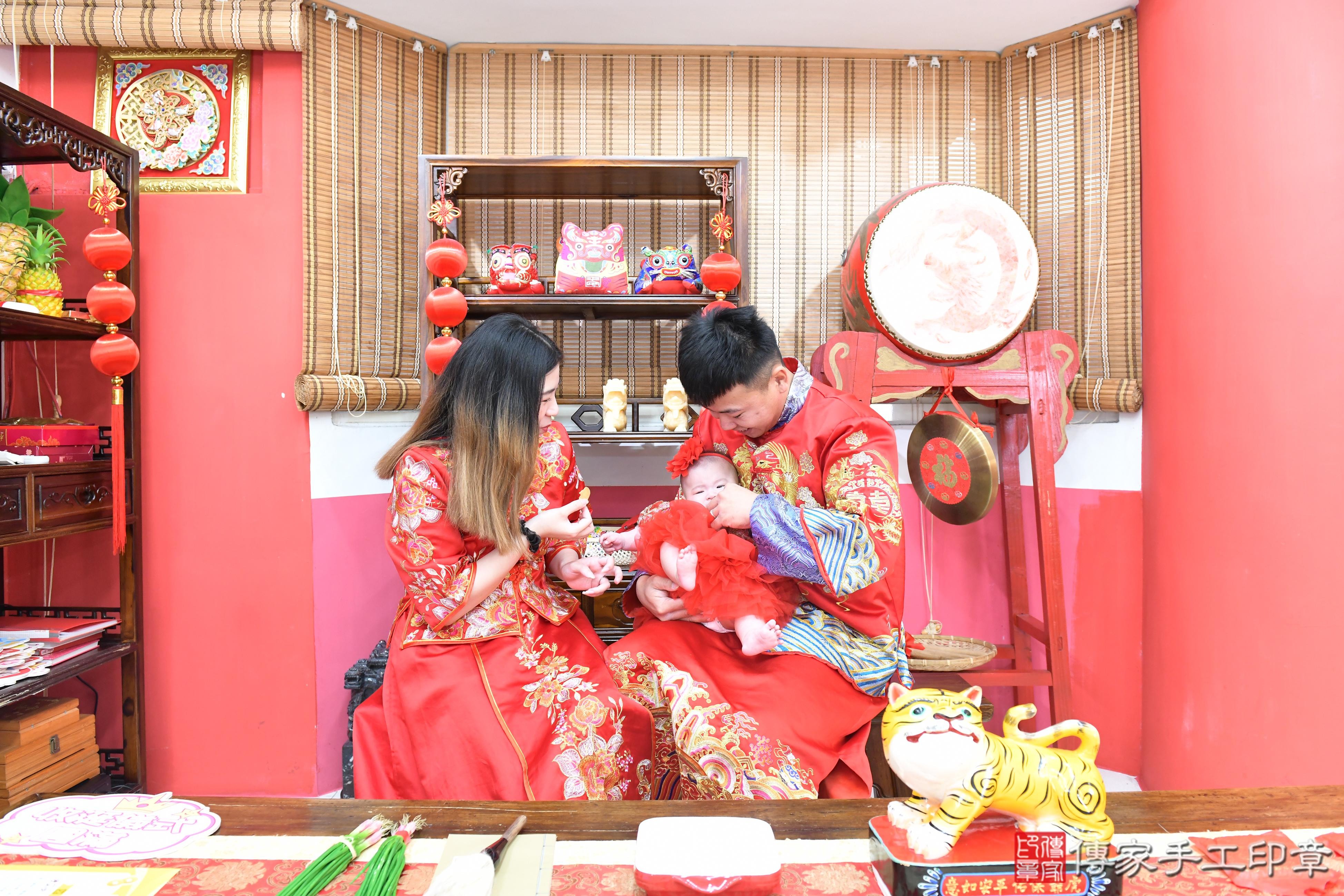 傳家手工印章高雄店、抓周、度脺、美式風會場、傳家嬰兒古禮、吉祥話、抓周道具物品24種、拍照。抓周證書。寶寶抓周、滿周歲、生日快樂、祝福