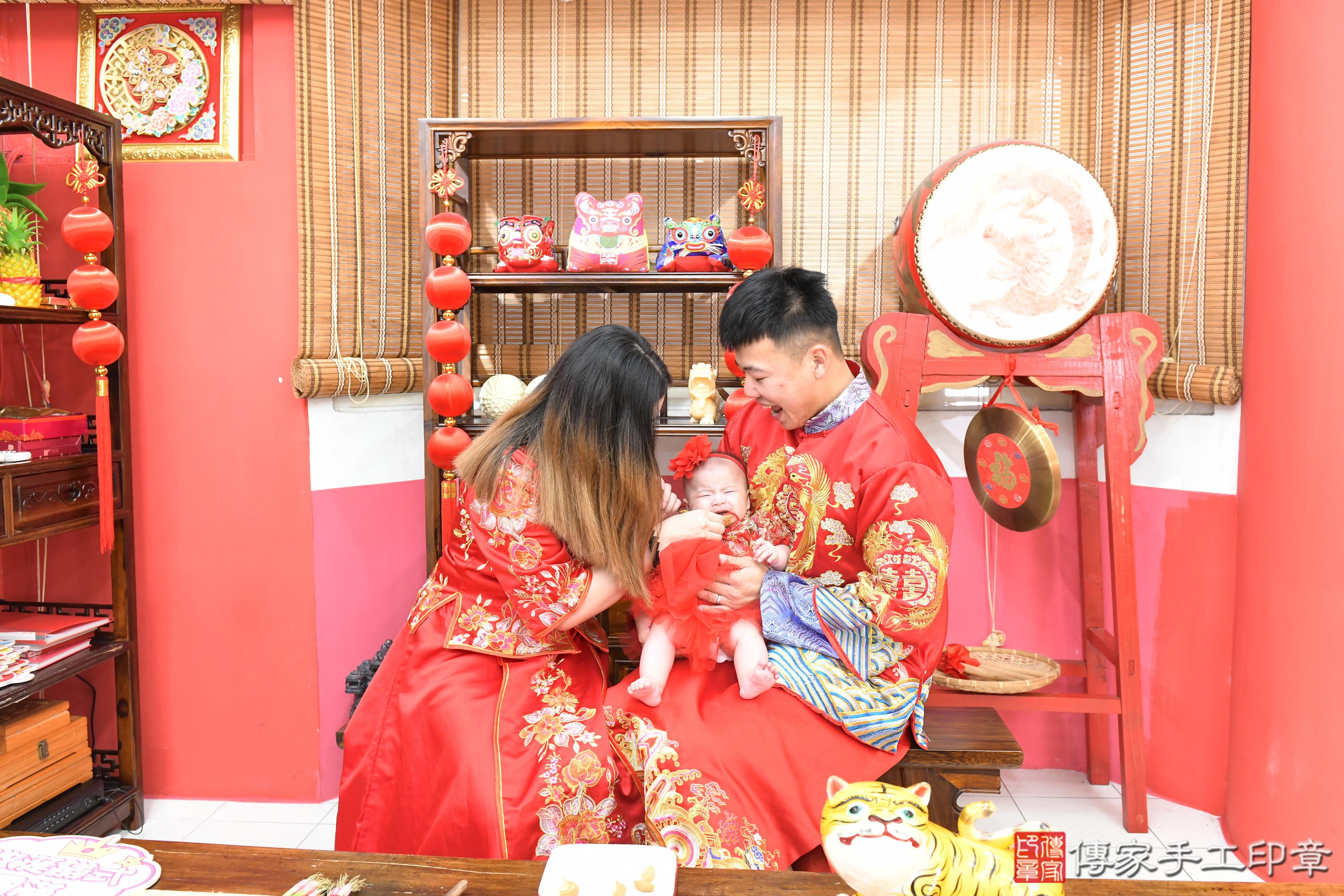 傳家手工印章高雄店、抓周、度脺、美式風會場、傳家嬰兒古禮、吉祥話、抓周道具物品24種、拍照。抓周證書。寶寶抓周、滿周歲、生日快樂、祝福