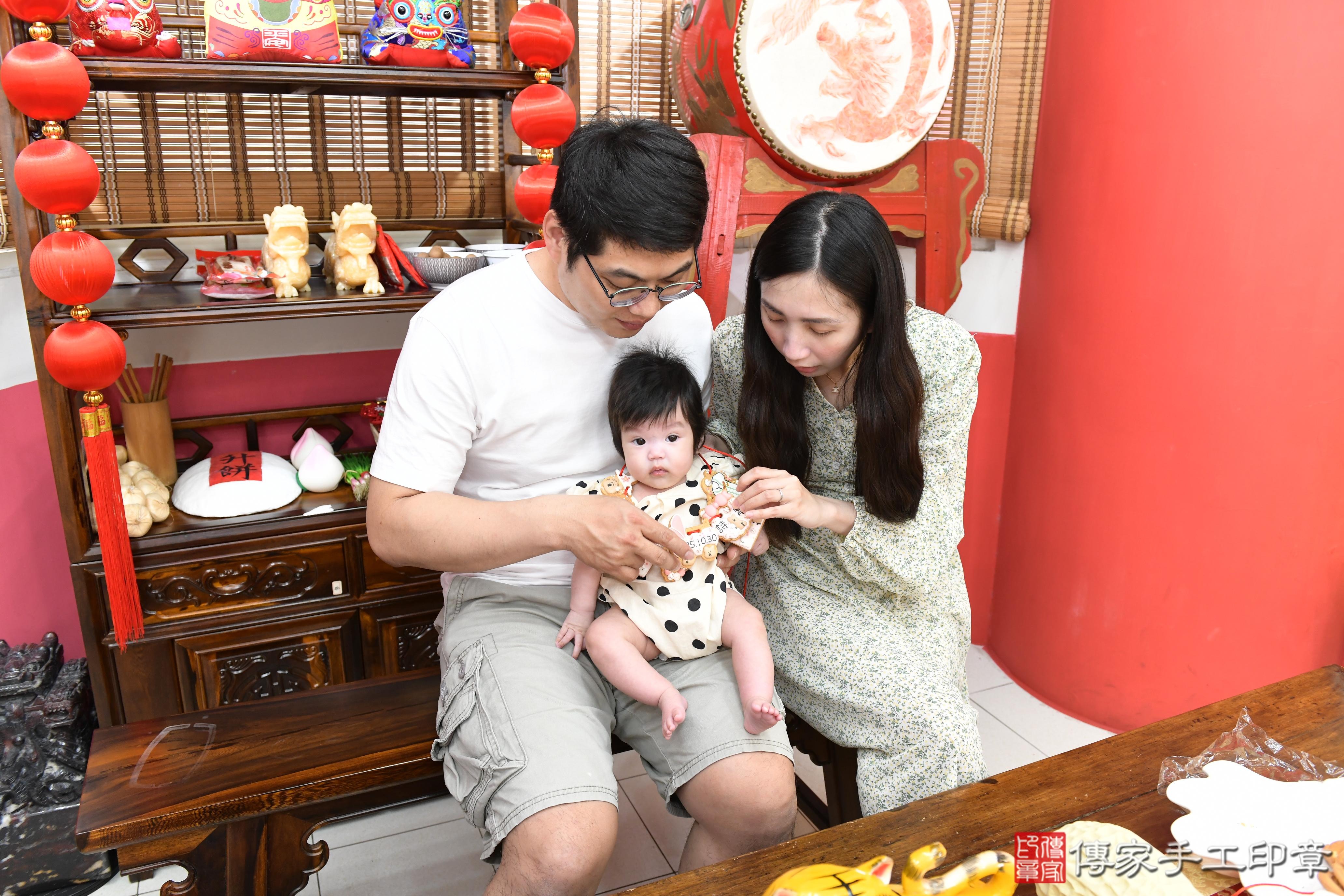 傳家手工印章高雄店、抓周、度脺、美式風會場、傳家嬰兒古禮、吉祥話、抓周道具物品24種、拍照。抓周證書。寶寶抓周、滿周歲、生日快樂、祝福 傳家手工印章高雄店、抓周、度脺、美式風會場、傳家嬰兒古禮、吉祥話、抓周道具物品24種、拍照。抓周證書。寶寶抓周、滿周歲、生日快樂、祝福
