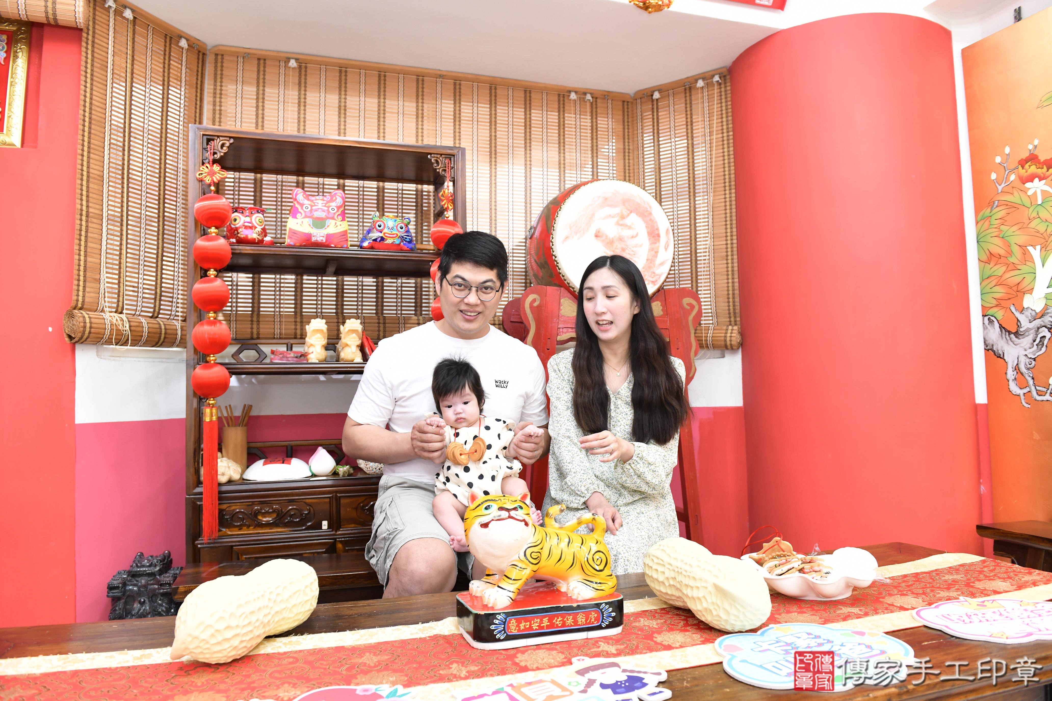 傳家手工印章高雄店、抓周、度脺、美式風會場、傳家嬰兒古禮、吉祥話、抓周道具物品24種、拍照。抓周證書。寶寶抓周、滿周歲、生日快樂、祝福 傳家手工印章高雄店、抓周、度脺、美式風會場、傳家嬰兒古禮、吉祥話、抓周道具物品24種、拍照。抓周證書。寶寶抓周、滿周歲、生日快樂、祝福