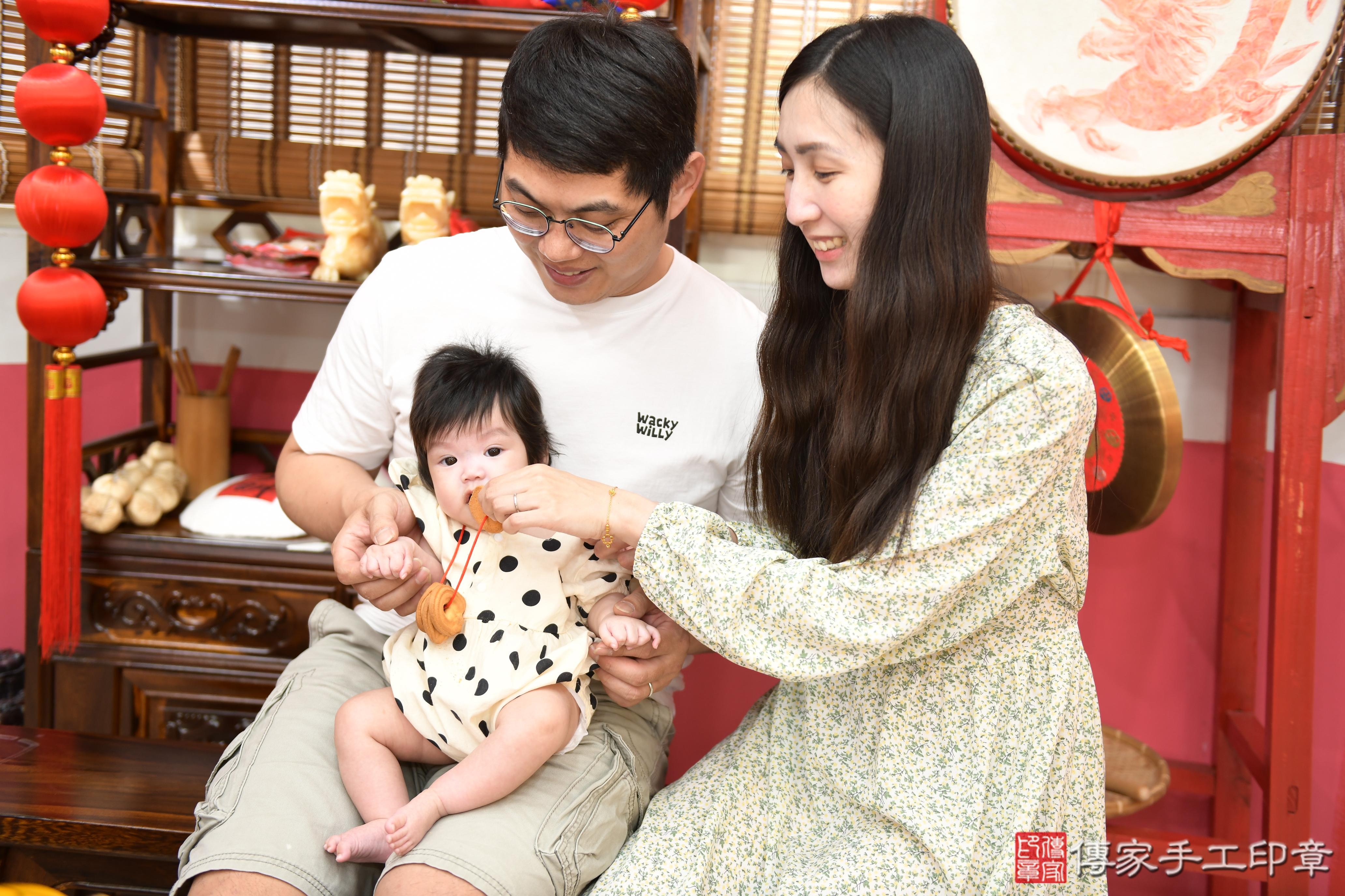 傳家手工印章高雄店、抓周、度脺、美式風會場、傳家嬰兒古禮、吉祥話、抓周道具物品24種、拍照。抓周證書。寶寶抓周、滿周歲、生日快樂、祝福 傳家手工印章高雄店、抓周、度脺、美式風會場、傳家嬰兒古禮、吉祥話、抓周道具物品24種、拍照。抓周證書。寶寶抓周、滿周歲、生日快樂、祝福