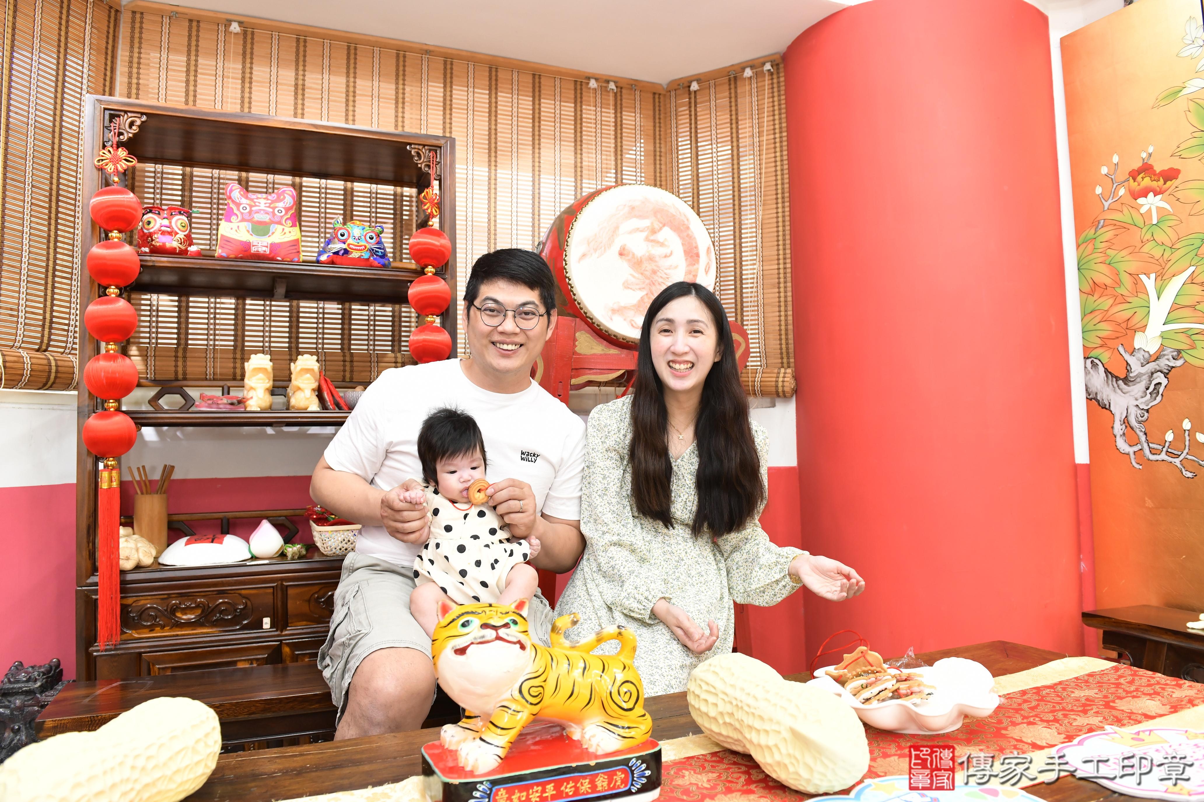 傳家手工印章高雄店、抓周、度脺、美式風會場、傳家嬰兒古禮、吉祥話、抓周道具物品24種、拍照。抓周證書。寶寶抓周、滿周歲、生日快樂、祝福 傳家手工印章高雄店、抓周、度脺、美式風會場、傳家嬰兒古禮、吉祥話、抓周道具物品24種、拍照。抓周證書。寶寶抓周、滿周歲、生日快樂、祝福