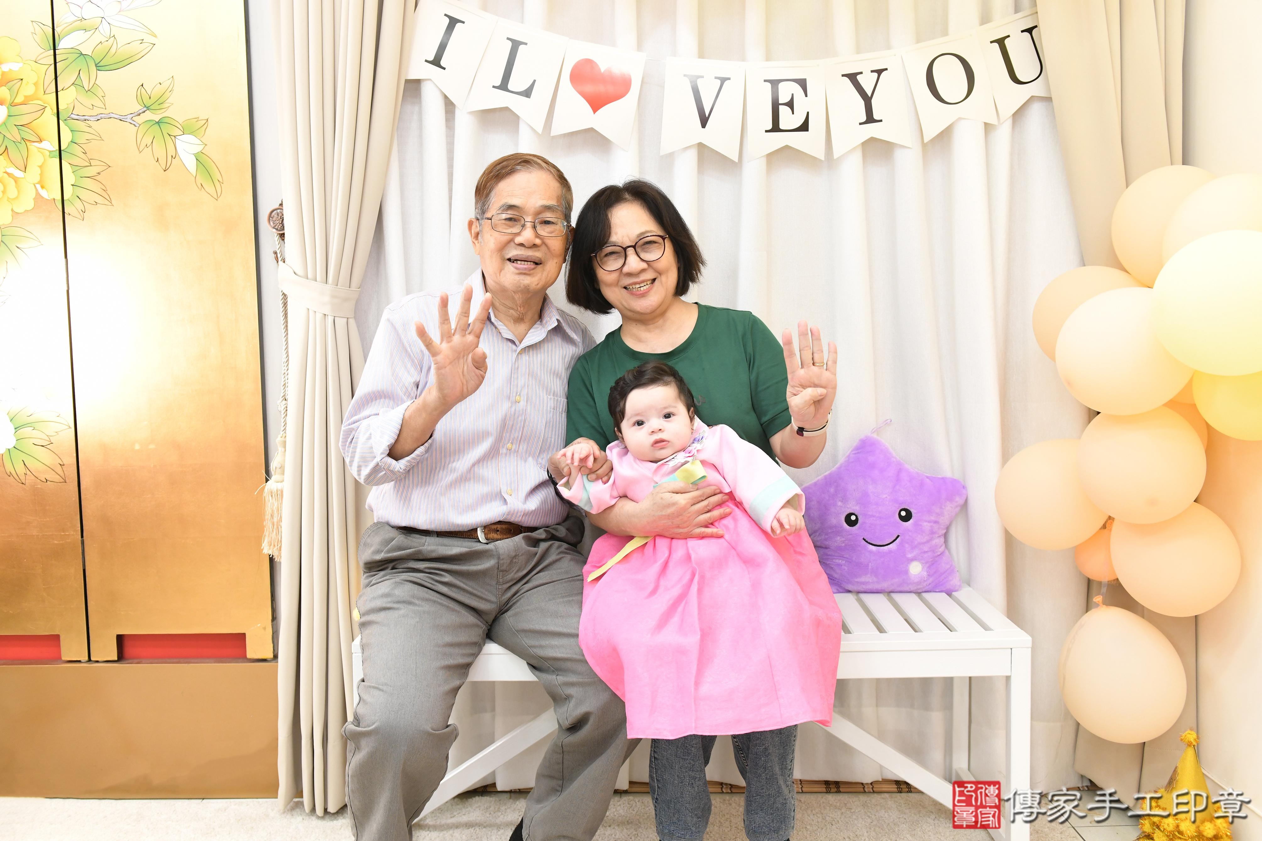 傳家手工印章高雄店、抓周、度脺、美式風會場、傳家嬰兒古禮、吉祥話、抓周道具物品24種、拍照。抓周證書。寶寶抓周、滿周歲、生日快樂、祝福 傳家手工印章高雄店、抓周、度脺、美式風會場、傳家嬰兒古禮、吉祥話、抓周道具物品24種、拍照。抓周證書。寶寶抓周、滿周歲、生日快樂、祝福
