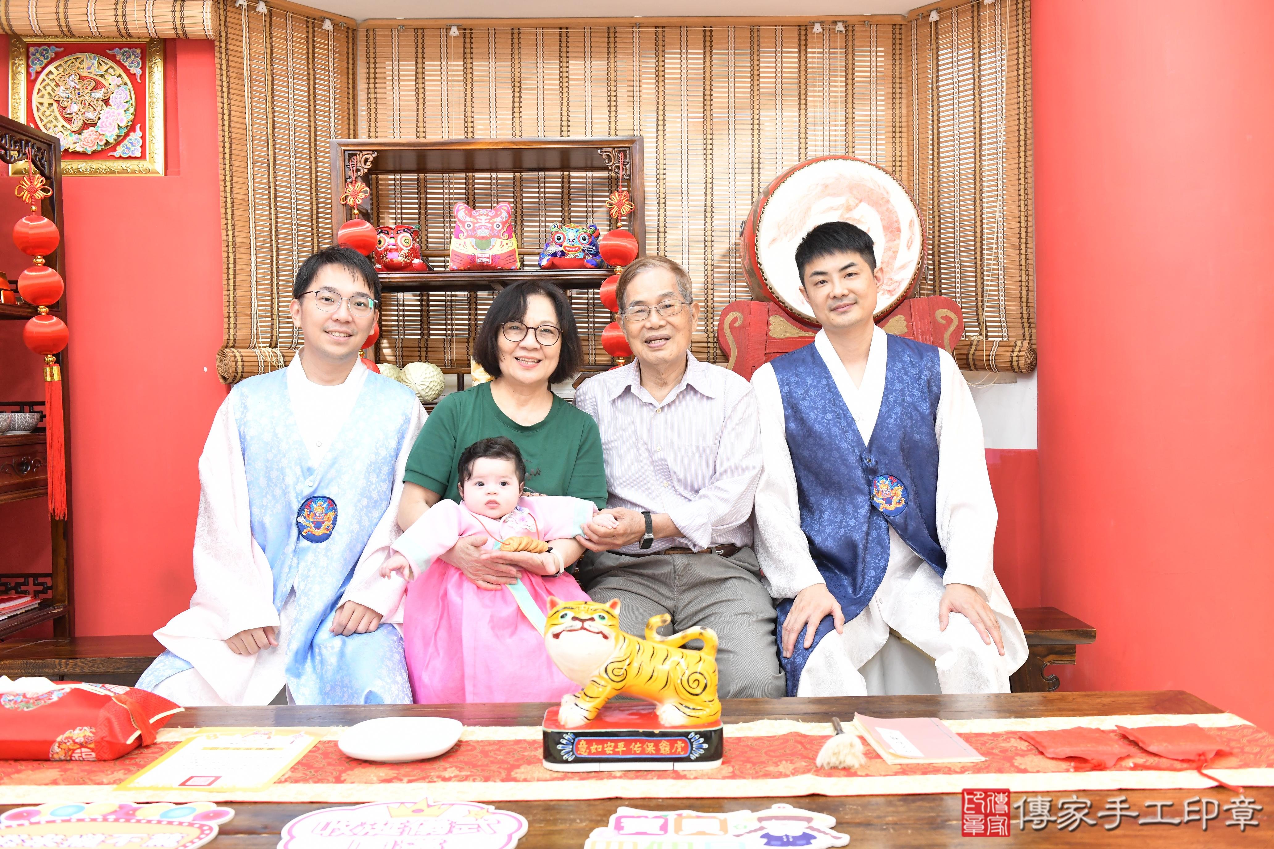 傳家手工印章高雄店、抓周、度脺、美式風會場、傳家嬰兒古禮、吉祥話、抓周道具物品24種、拍照。抓周證書。寶寶抓周、滿周歲、生日快樂、祝福 傳家手工印章高雄店、抓周、度脺、美式風會場、傳家嬰兒古禮、吉祥話、抓周道具物品24種、拍照。抓周證書。寶寶抓周、滿周歲、生日快樂、祝福