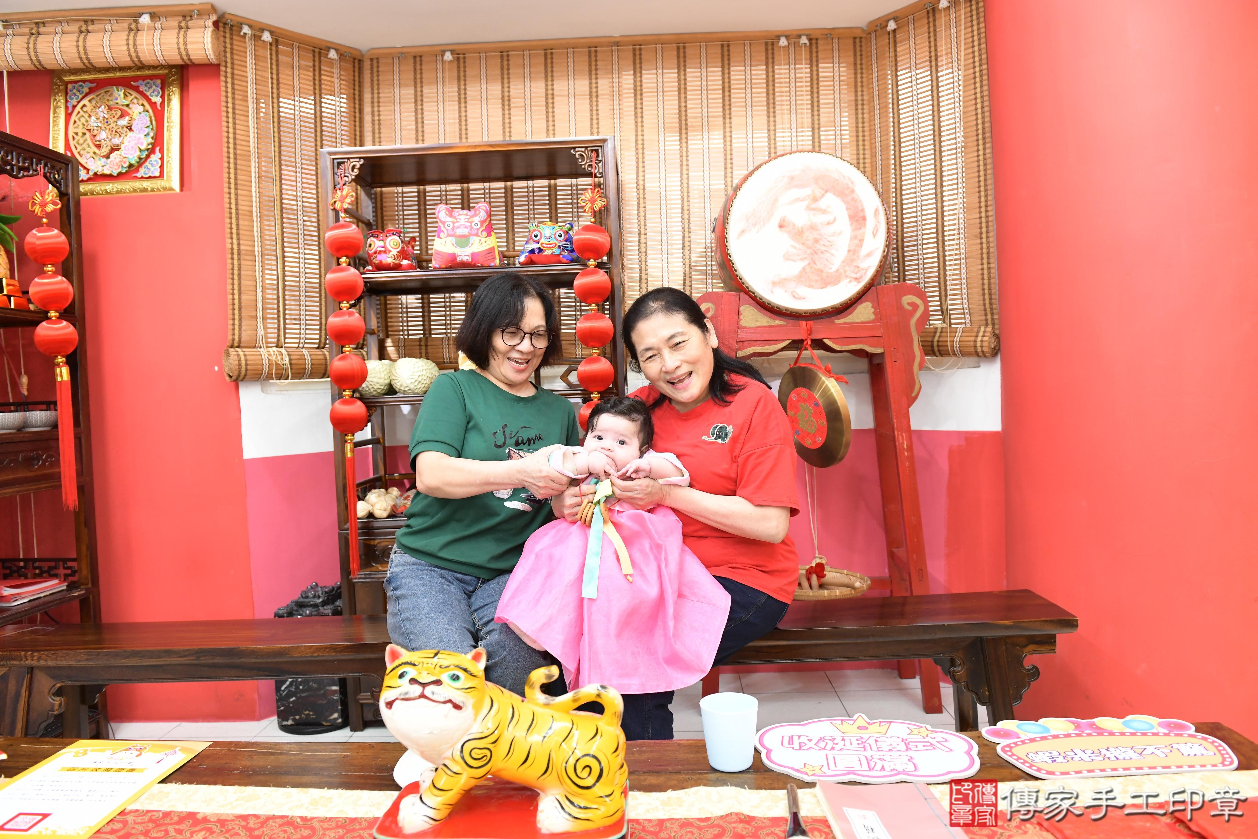 傳家手工印章高雄店、抓周、度脺、美式風會場、傳家嬰兒古禮、吉祥話、抓周道具物品24種、拍照。抓周證書。寶寶抓周、滿周歲、生日快樂、祝福 傳家手工印章高雄店、抓周、度脺、美式風會場、傳家嬰兒古禮、吉祥話、抓周道具物品24種、拍照。抓周證書。寶寶抓周、滿周歲、生日快樂、祝福