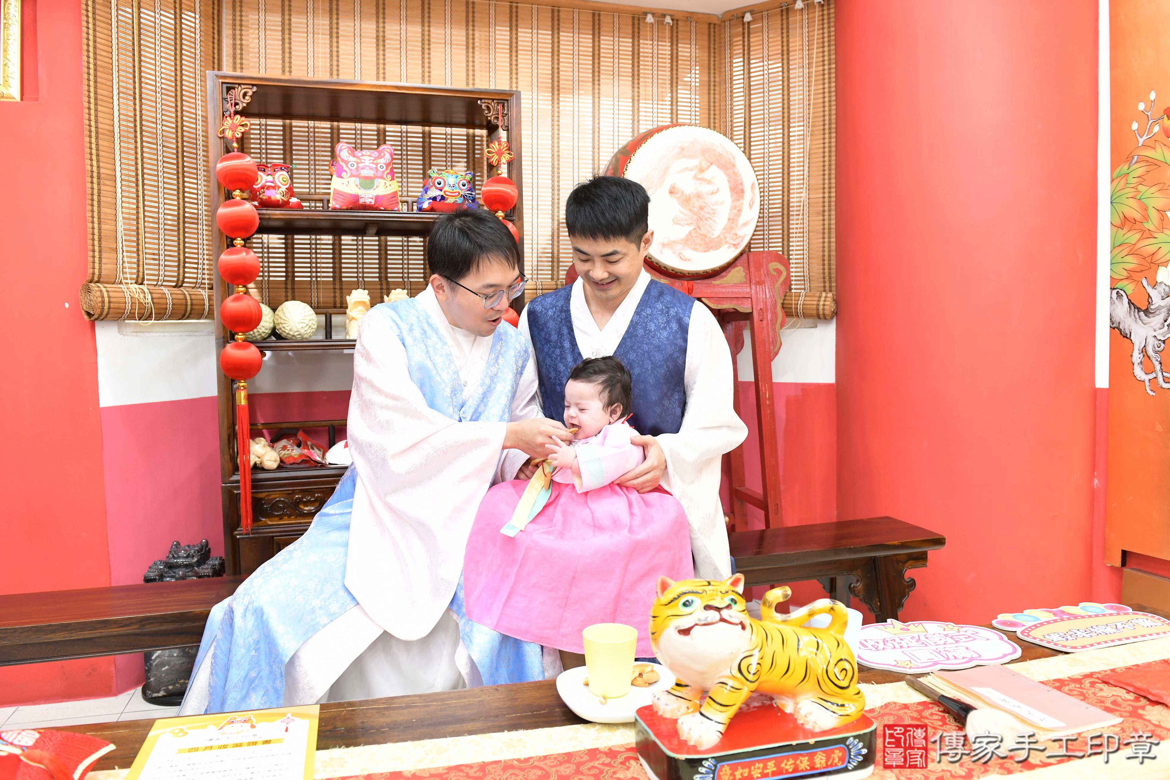 傳家手工印章高雄店、抓周、度脺、美式風會場、傳家嬰兒古禮、吉祥話、抓周道具物品24種、拍照。抓周證書。寶寶抓周、滿周歲、生日快樂、祝福 傳家手工印章高雄店、抓周、度脺、美式風會場、傳家嬰兒古禮、吉祥話、抓周道具物品24種、拍照。抓周證書。寶寶抓周、滿周歲、生日快樂、祝福