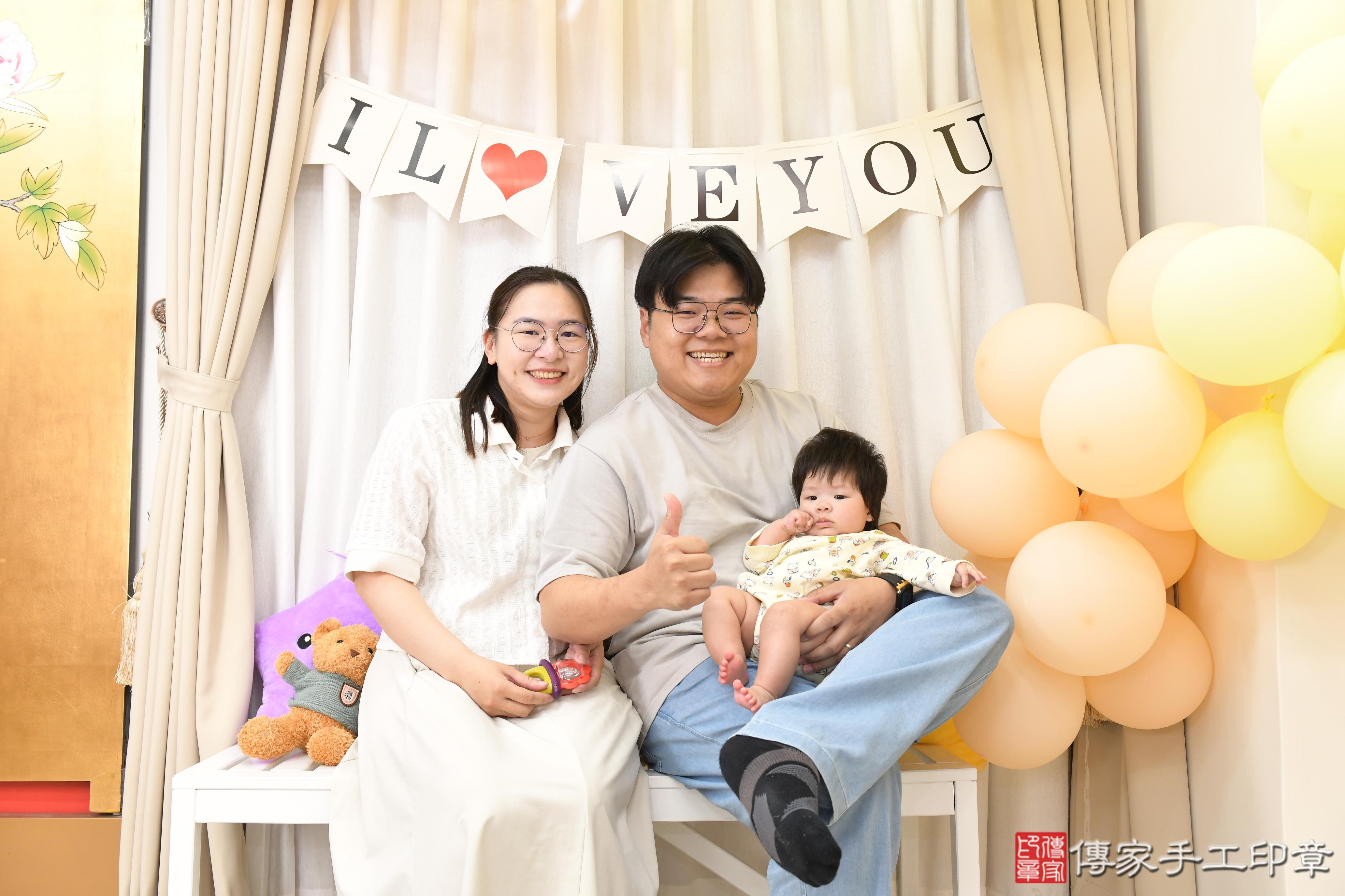 傳家手工印章高雄店、抓周、度脺、美式風會場、傳家嬰兒古禮、吉祥話、抓周道具物品24種、拍照。抓周證書。寶寶抓周、滿周歲、生日快樂、祝福 傳家手工印章高雄店、抓周、度脺、美式風會場、傳家嬰兒古禮、吉祥話、抓周道具物品24種、拍照。抓周證書。寶寶抓周、滿周歲、生日快樂、祝福