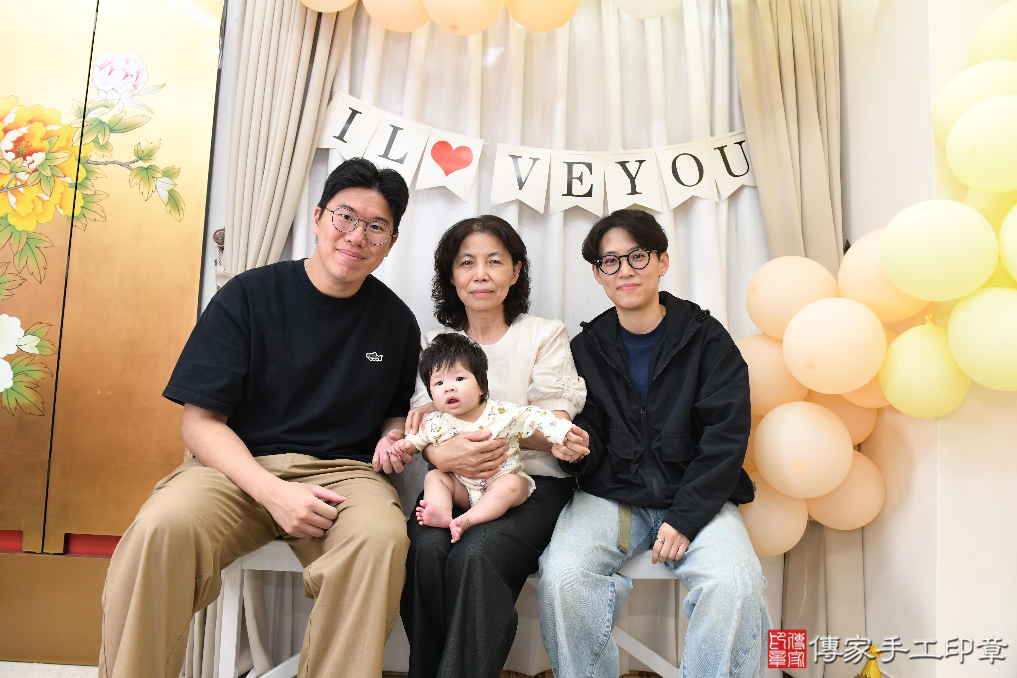 傳家手工印章高雄店、抓周、度脺、美式風會場、傳家嬰兒古禮、吉祥話、抓周道具物品24種、拍照。抓周證書。寶寶抓周、滿周歲、生日快樂、祝福 傳家手工印章高雄店、抓周、度脺、美式風會場、傳家嬰兒古禮、吉祥話、抓周道具物品24種、拍照。抓周證書。寶寶抓周、滿周歲、生日快樂、祝福