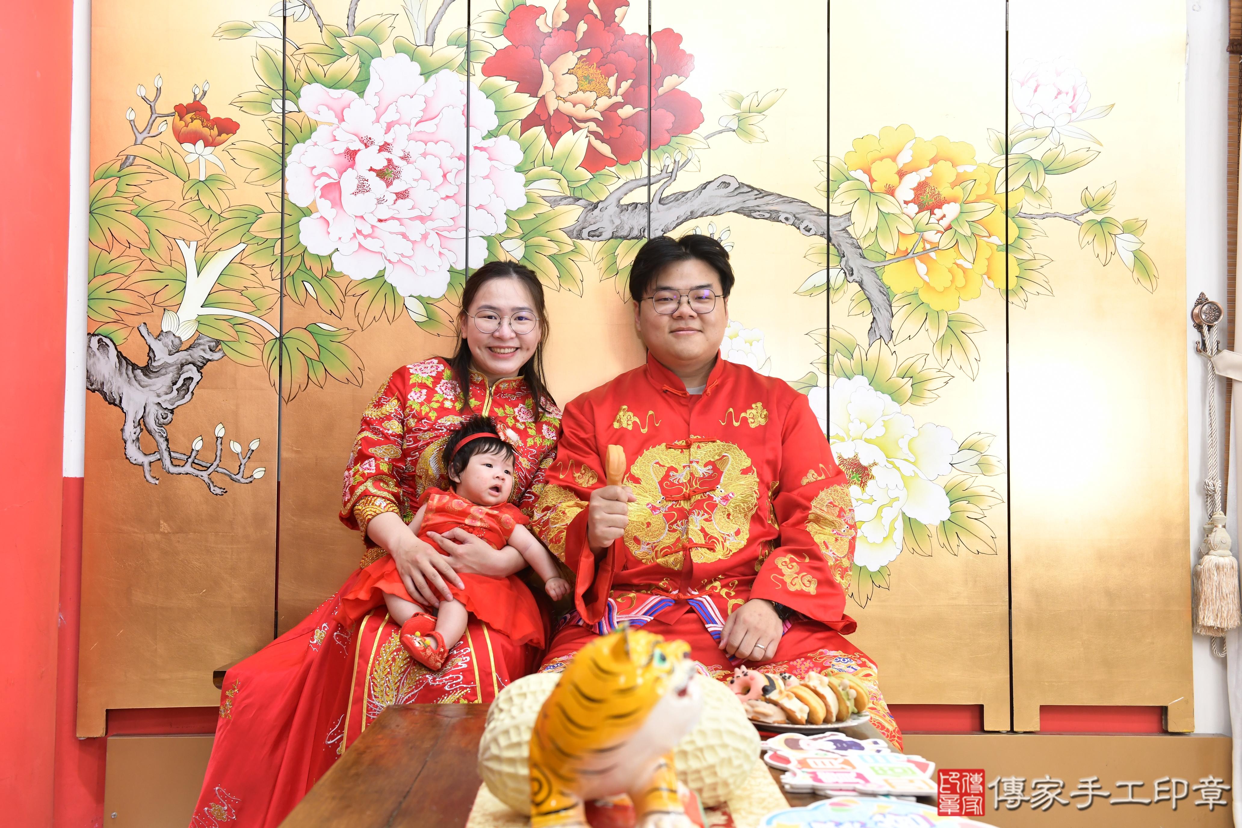 傳家手工印章高雄店、抓周、度脺、美式風會場、傳家嬰兒古禮、吉祥話、抓周道具物品24種、拍照。抓周證書。寶寶抓周、滿周歲、生日快樂、祝福 傳家手工印章高雄店、抓周、度脺、美式風會場、傳家嬰兒古禮、吉祥話、抓周道具物品24種、拍照。抓周證書。寶寶抓周、滿周歲、生日快樂、祝福