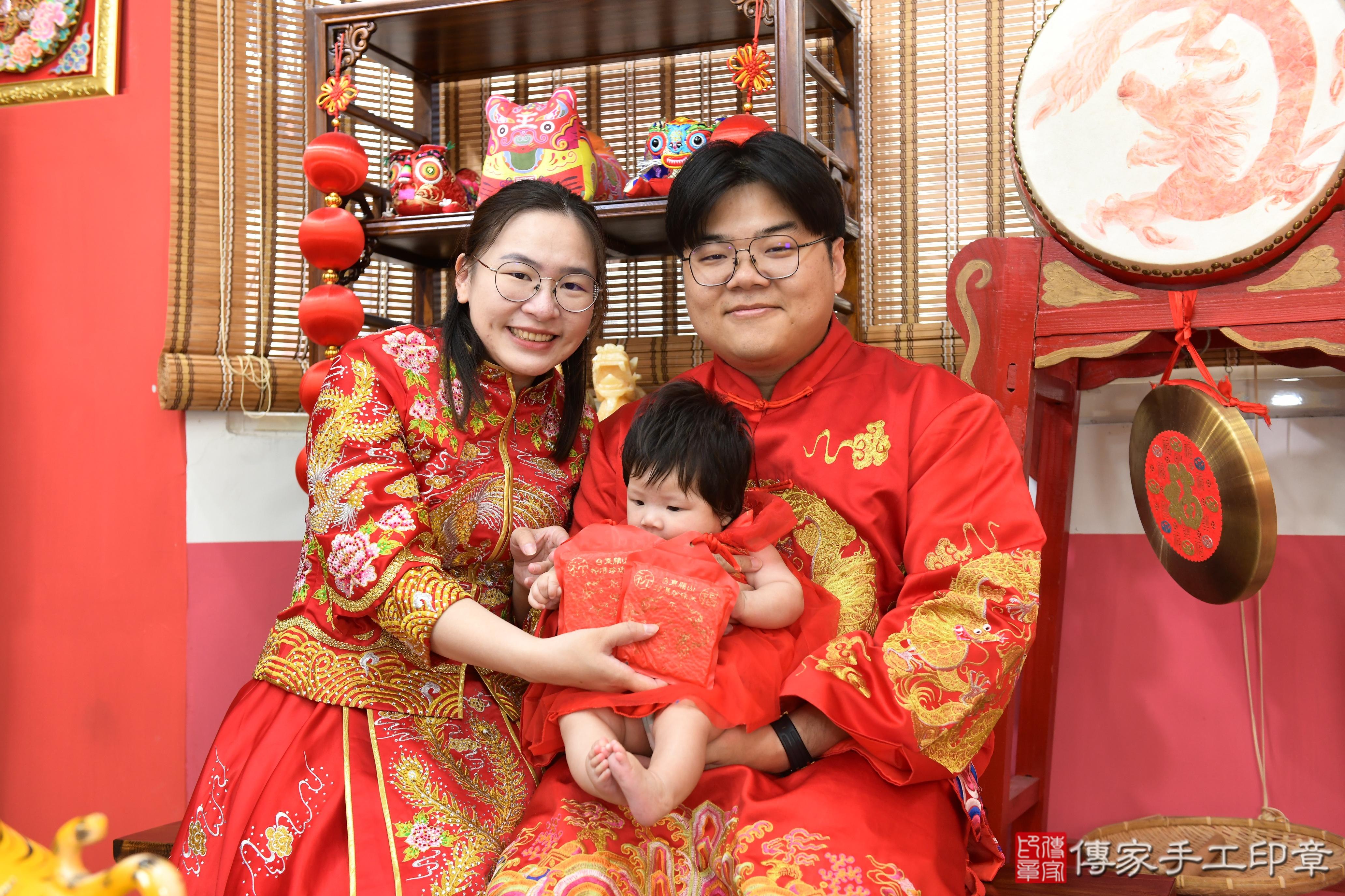 傳家手工印章高雄店、抓周、度脺、美式風會場、傳家嬰兒古禮、吉祥話、抓周道具物品24種、拍照。抓周證書。寶寶抓周、滿周歲、生日快樂、祝福 傳家手工印章高雄店、抓周、度脺、美式風會場、傳家嬰兒古禮、吉祥話、抓周道具物品24種、拍照。抓周證書。寶寶抓周、滿周歲、生日快樂、祝福
