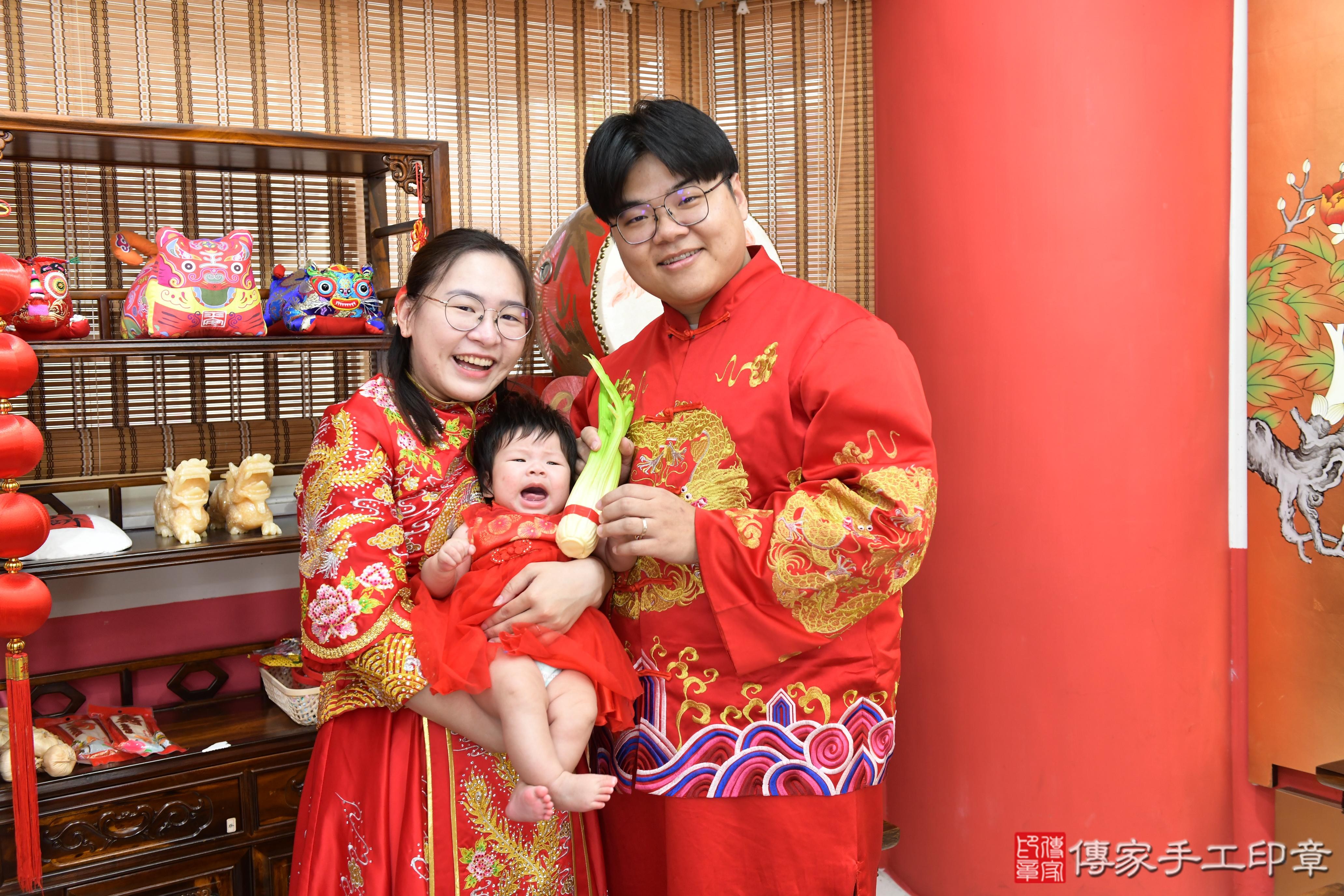 傳家手工印章高雄店、抓周、度脺、美式風會場、傳家嬰兒古禮、吉祥話、抓周道具物品24種、拍照。抓周證書。寶寶抓周、滿周歲、生日快樂、祝福 傳家手工印章高雄店、抓周、度脺、美式風會場、傳家嬰兒古禮、吉祥話、抓周道具物品24種、拍照。抓周證書。寶寶抓周、滿周歲、生日快樂、祝福