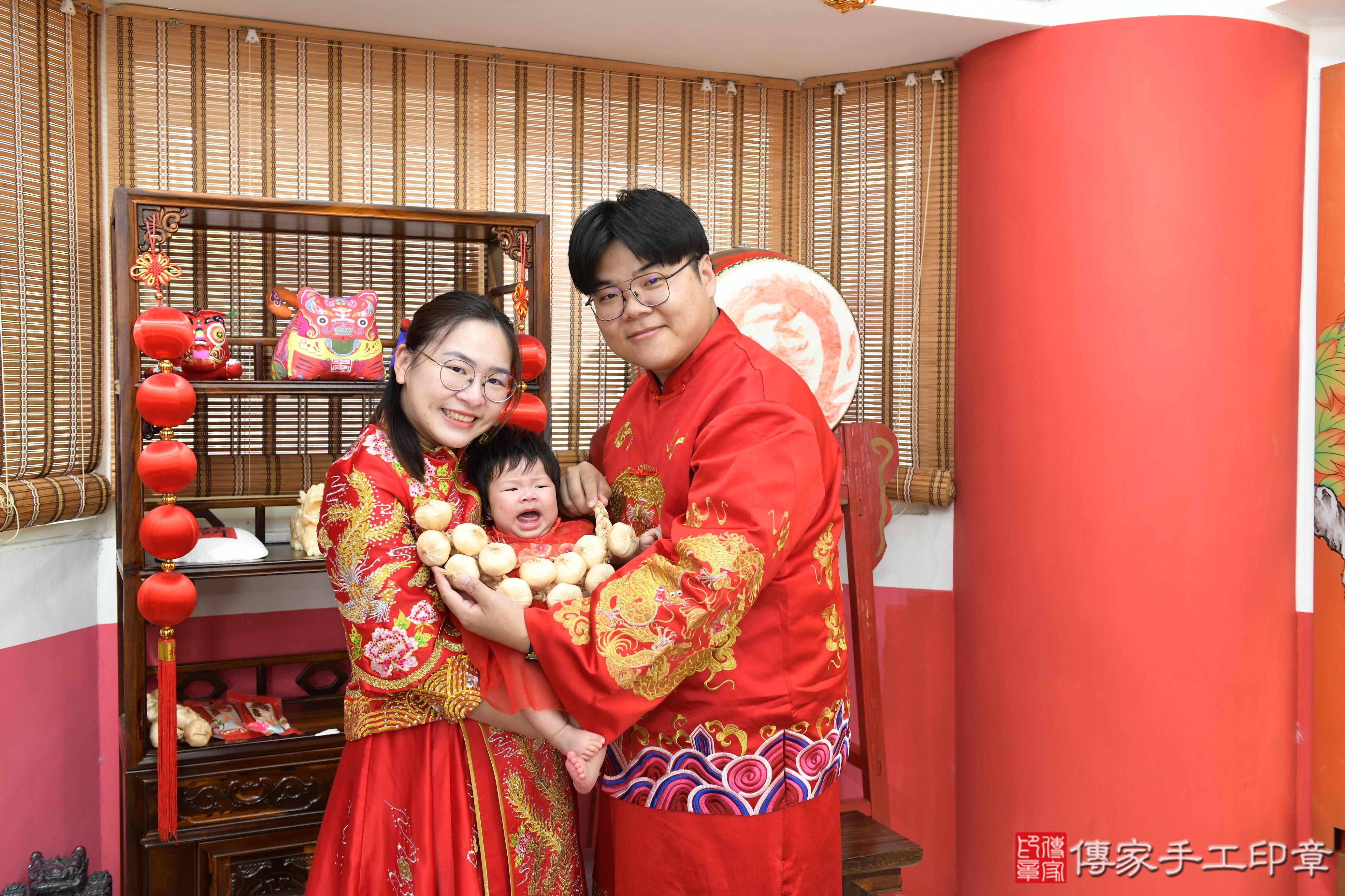 傳家手工印章高雄店、抓周、度脺、美式風會場、傳家嬰兒古禮、吉祥話、抓周道具物品24種、拍照。抓周證書。寶寶抓周、滿周歲、生日快樂、祝福 傳家手工印章高雄店、抓周、度脺、美式風會場、傳家嬰兒古禮、吉祥話、抓周道具物品24種、拍照。抓周證書。寶寶抓周、滿周歲、生日快樂、祝福