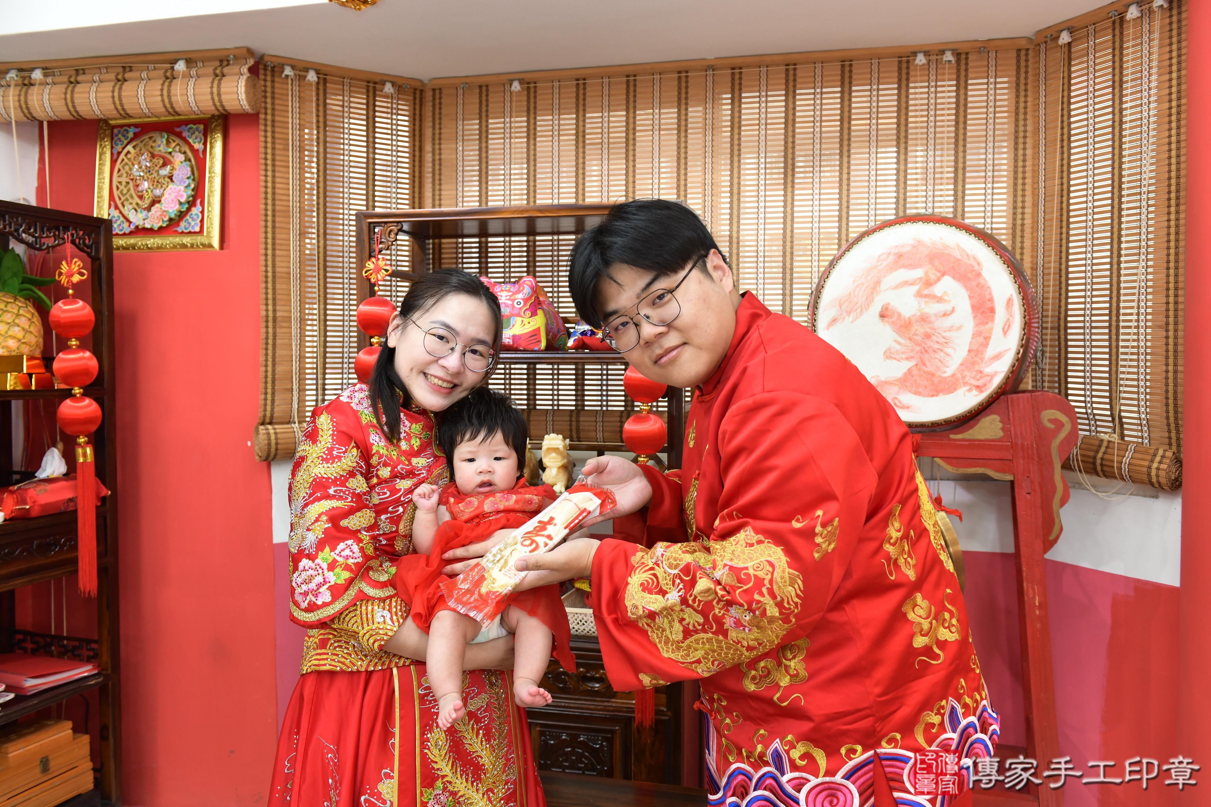 傳家手工印章高雄店、抓周、度脺、美式風會場、傳家嬰兒古禮、吉祥話、抓周道具物品24種、拍照。抓周證書。寶寶抓周、滿周歲、生日快樂、祝福 傳家手工印章高雄店、抓周、度脺、美式風會場、傳家嬰兒古禮、吉祥話、抓周道具物品24種、拍照。抓周證書。寶寶抓周、滿周歲、生日快樂、祝福