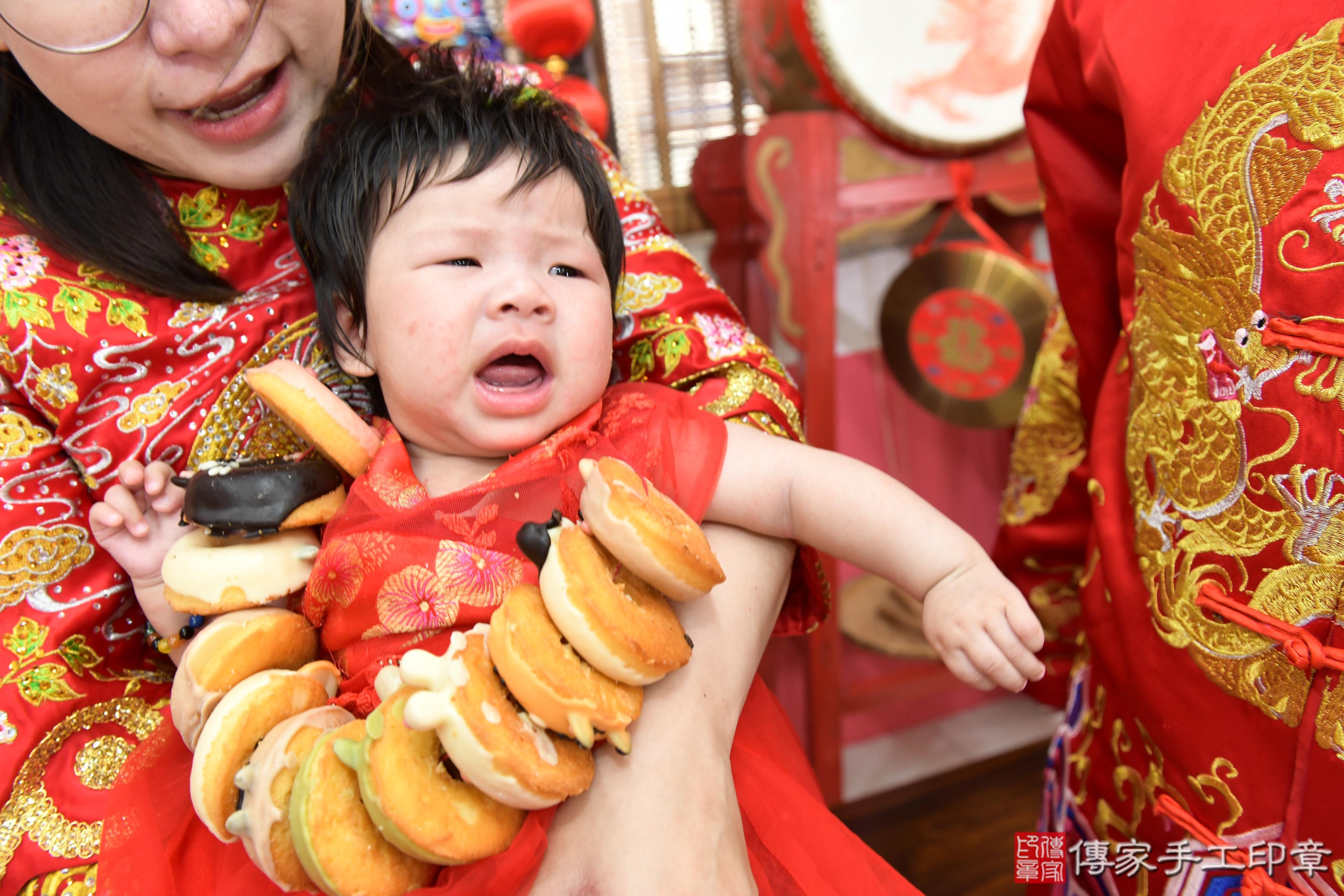 傳家手工印章高雄店、抓周、度脺、美式風會場、傳家嬰兒古禮、吉祥話、抓周道具物品24種、拍照。抓周證書。寶寶抓周、滿周歲、生日快樂、祝福 傳家手工印章高雄店、抓周、度脺、美式風會場、傳家嬰兒古禮、吉祥話、抓周道具物品24種、拍照。抓周證書。寶寶抓周、滿周歲、生日快樂、祝福