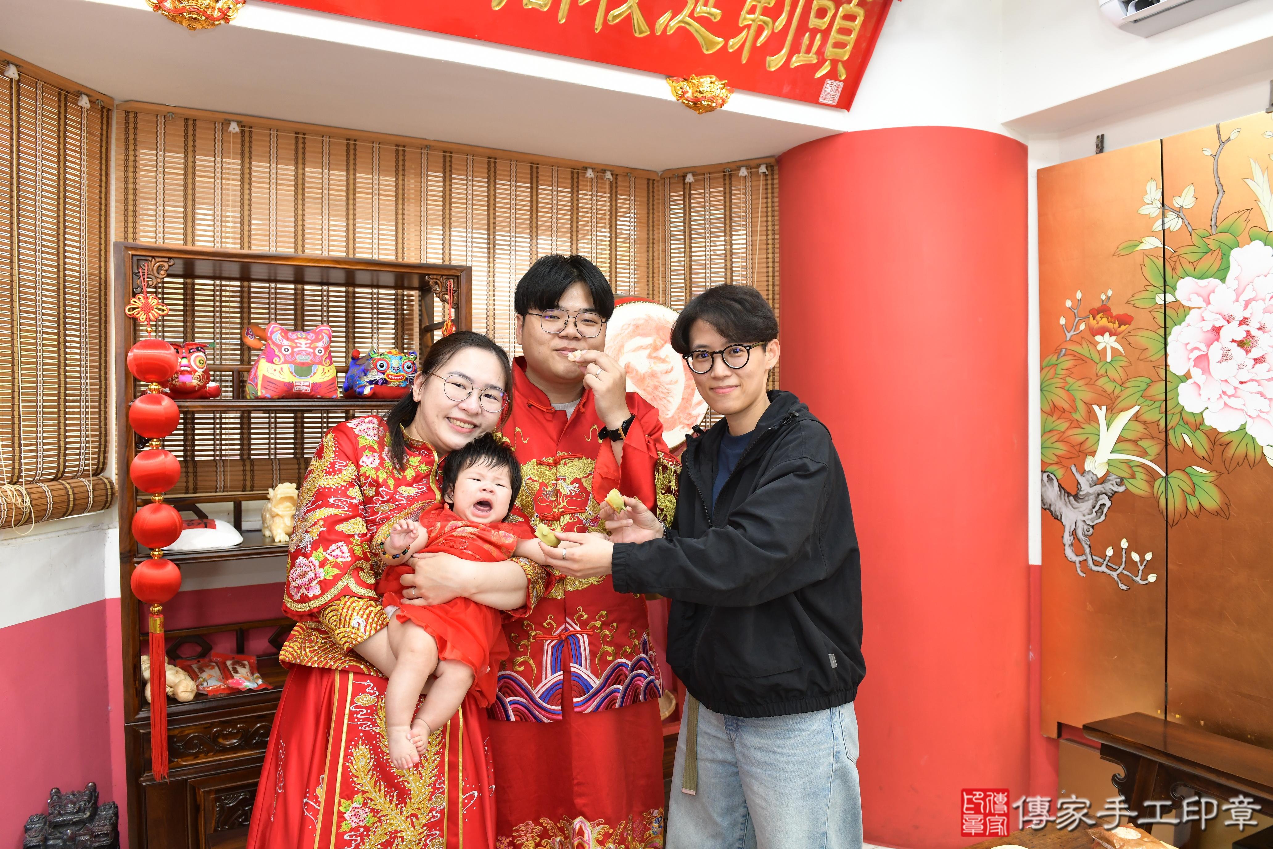 傳家手工印章高雄店、抓周、度脺、美式風會場、傳家嬰兒古禮、吉祥話、抓周道具物品24種、拍照。抓周證書。寶寶抓周、滿周歲、生日快樂、祝福 傳家手工印章高雄店、抓周、度脺、美式風會場、傳家嬰兒古禮、吉祥話、抓周道具物品24種、拍照。抓周證書。寶寶抓周、滿周歲、生日快樂、祝福