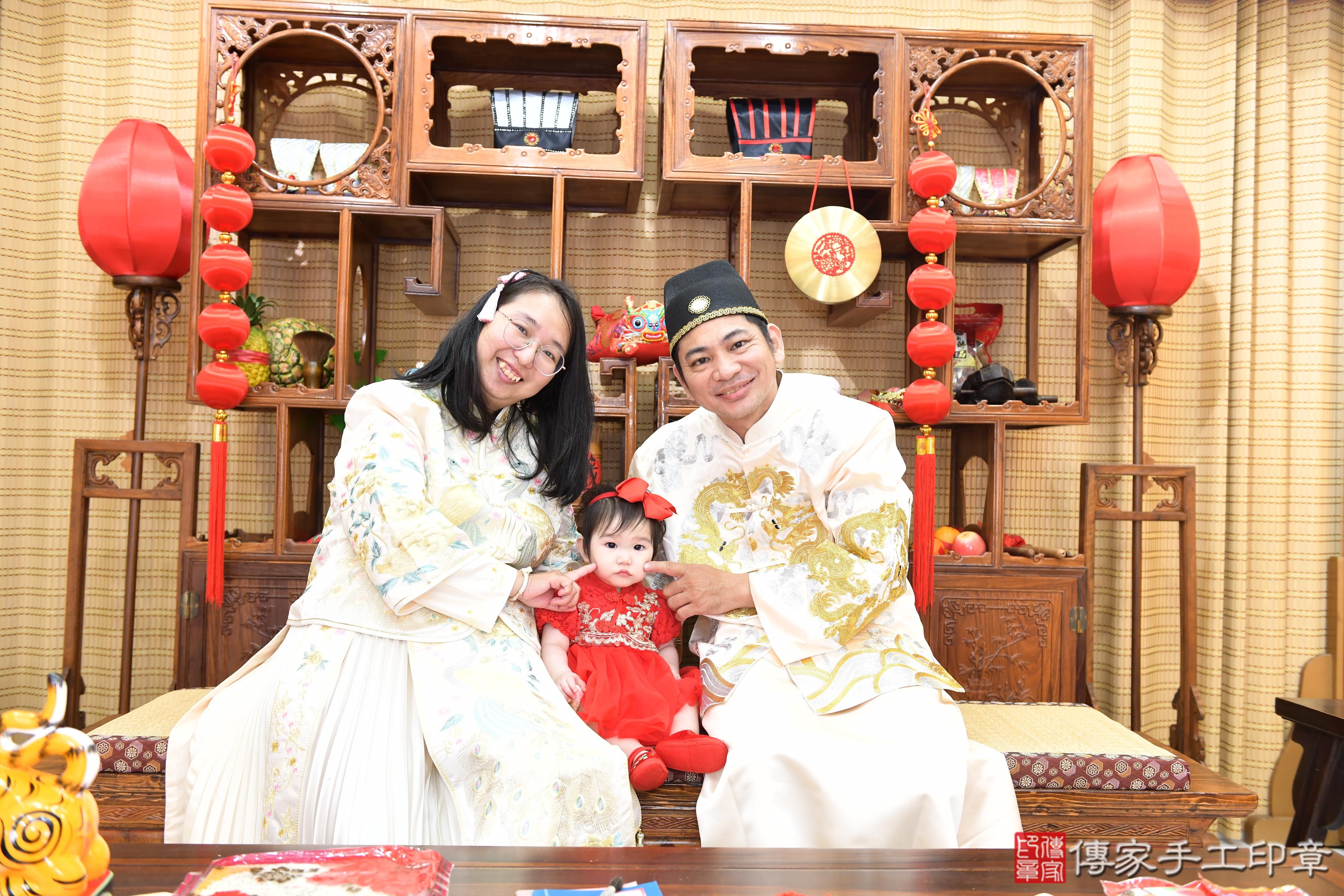 傳家手工印章台南店、抓周、度脺、美式風會場、傳家嬰兒古禮、吉祥話、抓周道具物品24種、拍照。抓周證書。寶寶抓周、滿周歲、生日快樂、祝福 傳家手工印章台南店、抓周、度脺、美式風會場、傳家嬰兒古禮、吉祥話、抓周道具物品24種、拍照。抓周證書。寶寶抓周、滿周歲、生日快樂、祝福