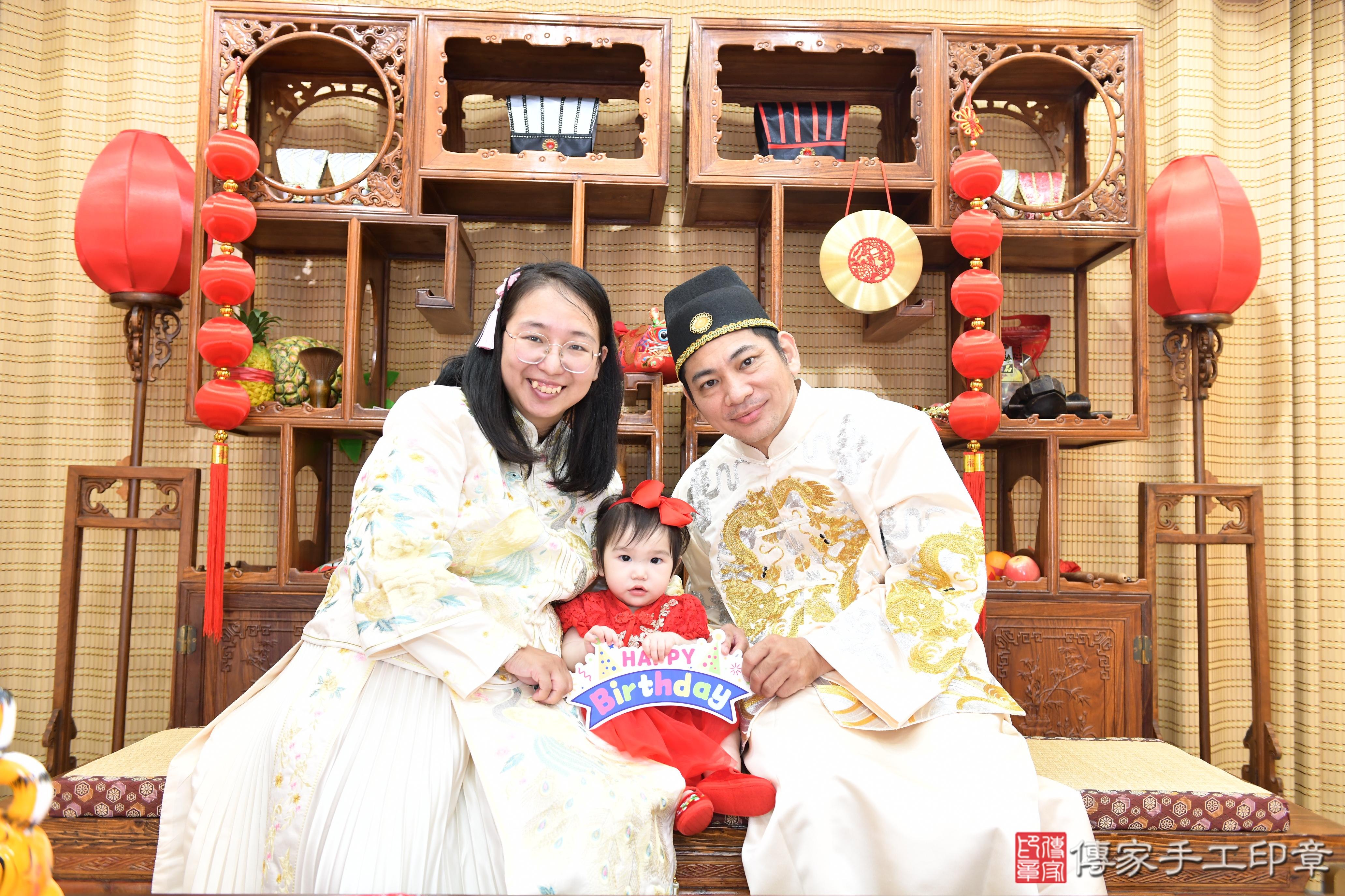 傳家手工印章台南店、抓周、度脺、美式風會場、傳家嬰兒古禮、吉祥話、抓周道具物品24種、拍照。抓周證書。寶寶抓周、滿周歲、生日快樂、祝福 傳家手工印章台南店、抓周、度脺、美式風會場、傳家嬰兒古禮、吉祥話、抓周道具物品24種、拍照。抓周證書。寶寶抓周、滿周歲、生日快樂、祝福