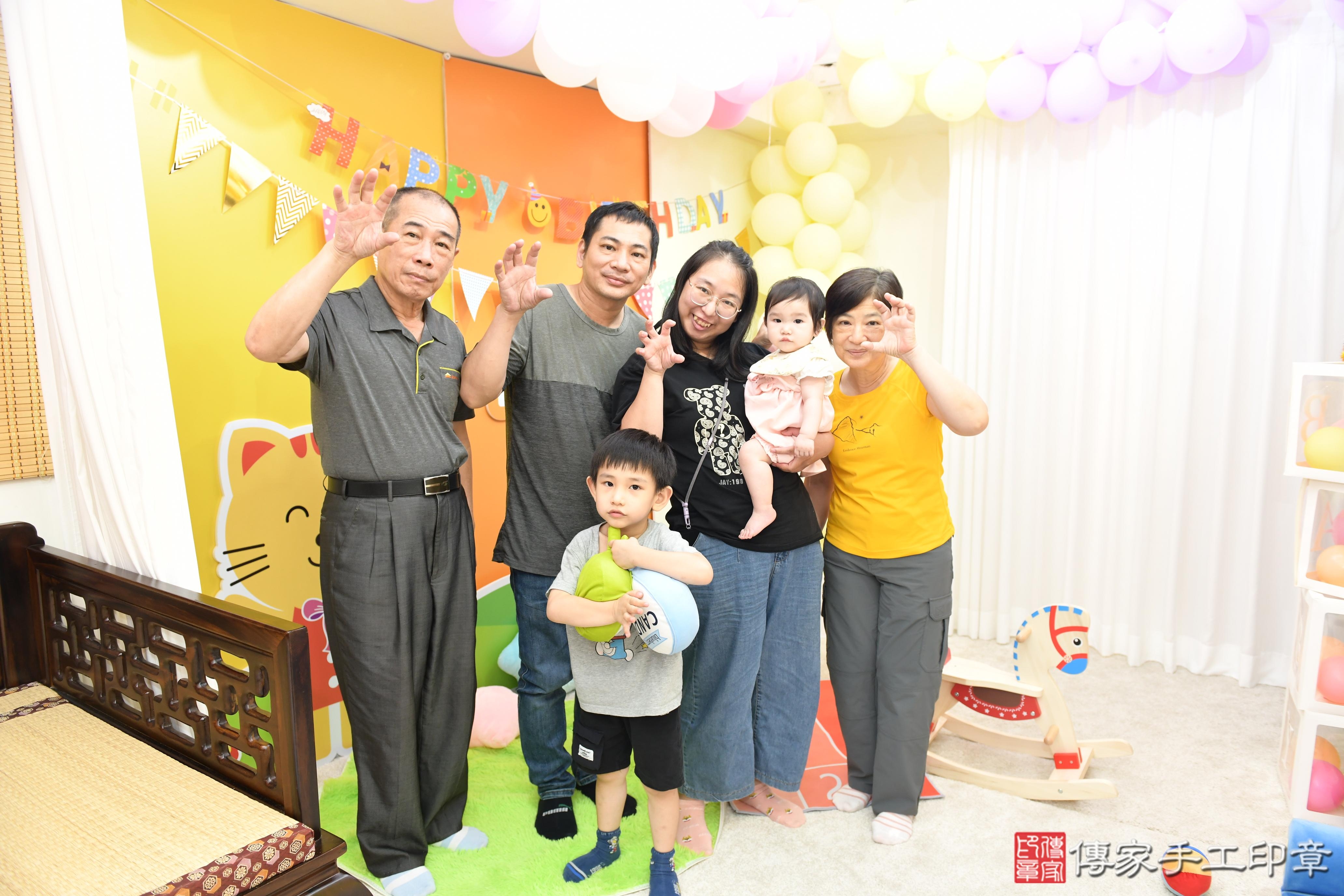 傳家手工印章台南店、抓周、度脺、美式風會場、傳家嬰兒古禮、吉祥話、抓周道具物品24種、拍照。抓周證書。寶寶抓周、滿周歲、生日快樂、祝福 傳家手工印章台南店、抓周、度脺、美式風會場、傳家嬰兒古禮、吉祥話、抓周道具物品24種、拍照。抓周證書。寶寶抓周、滿周歲、生日快樂、祝福