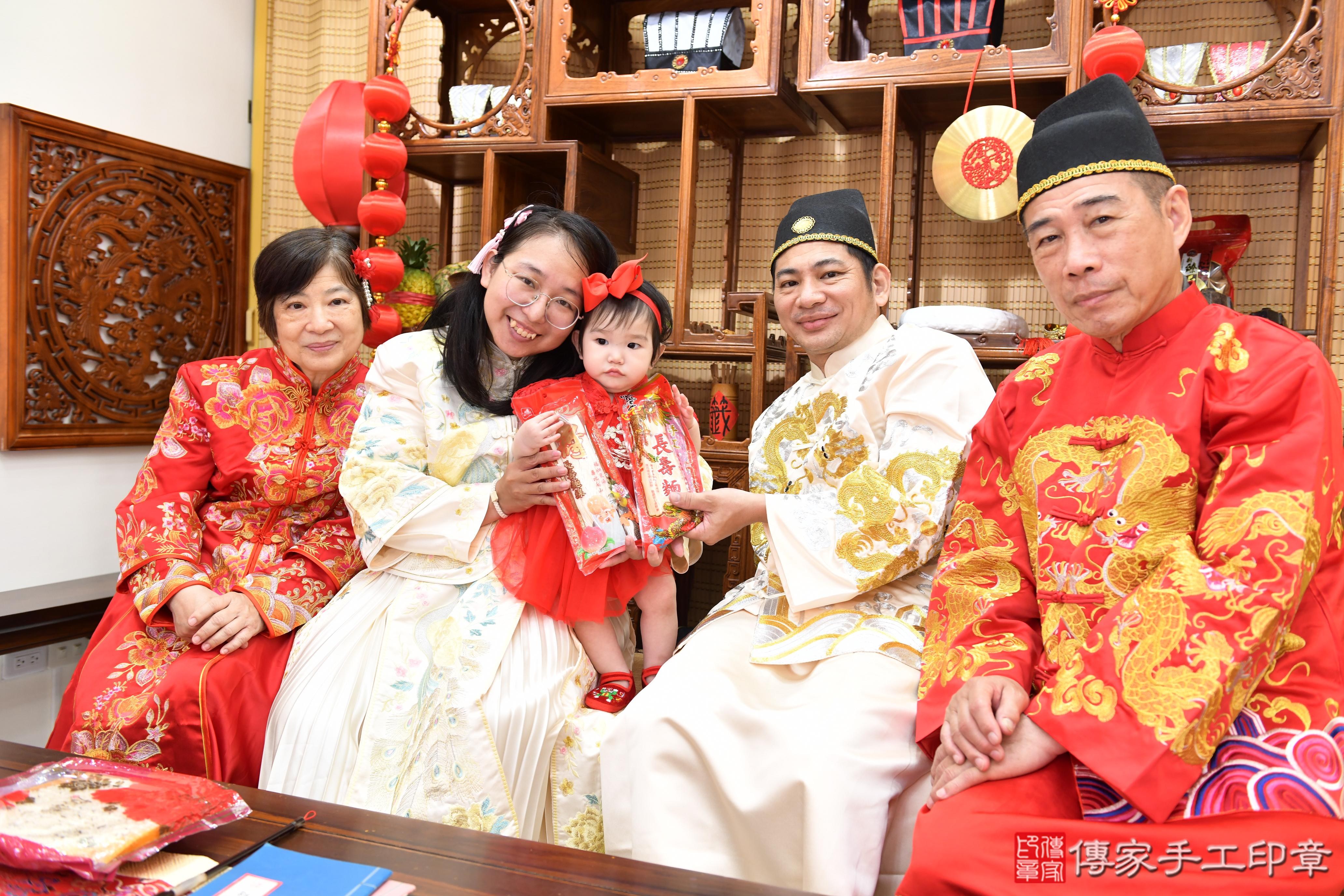 傳家手工印章台南店、抓周、度脺、美式風會場、傳家嬰兒古禮、吉祥話、抓周道具物品24種、拍照。抓周證書。寶寶抓周、滿周歲、生日快樂、祝福 傳家手工印章台南店、抓周、度脺、美式風會場、傳家嬰兒古禮、吉祥話、抓周道具物品24種、拍照。抓周證書。寶寶抓周、滿周歲、生日快樂、祝福