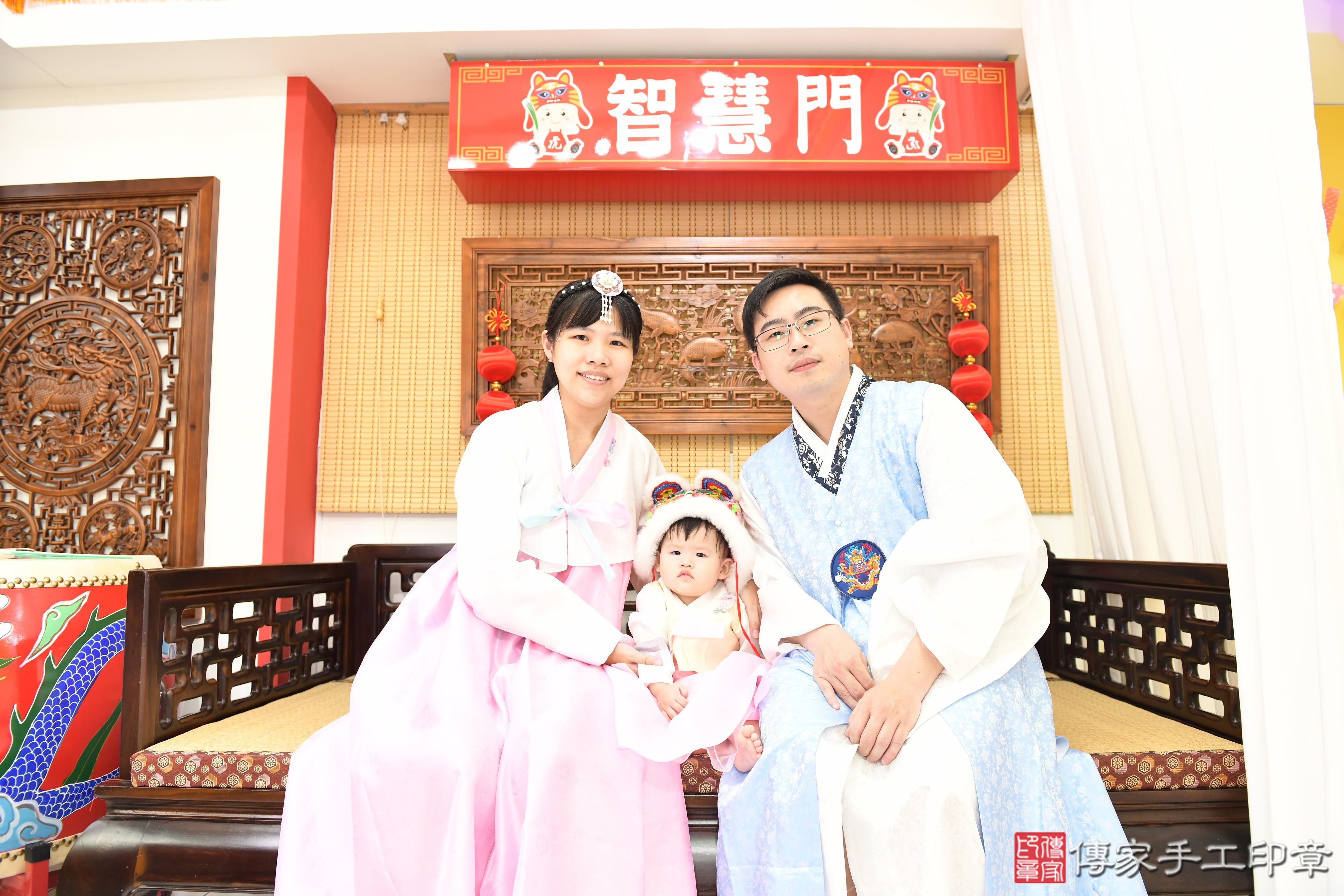 傳家手工印章台南店、抓周、度脺、美式風會場、傳家嬰兒古禮、吉祥話、抓周道具物品24種、拍照。抓周證書。寶寶抓周、滿周歲、生日快樂、祝福