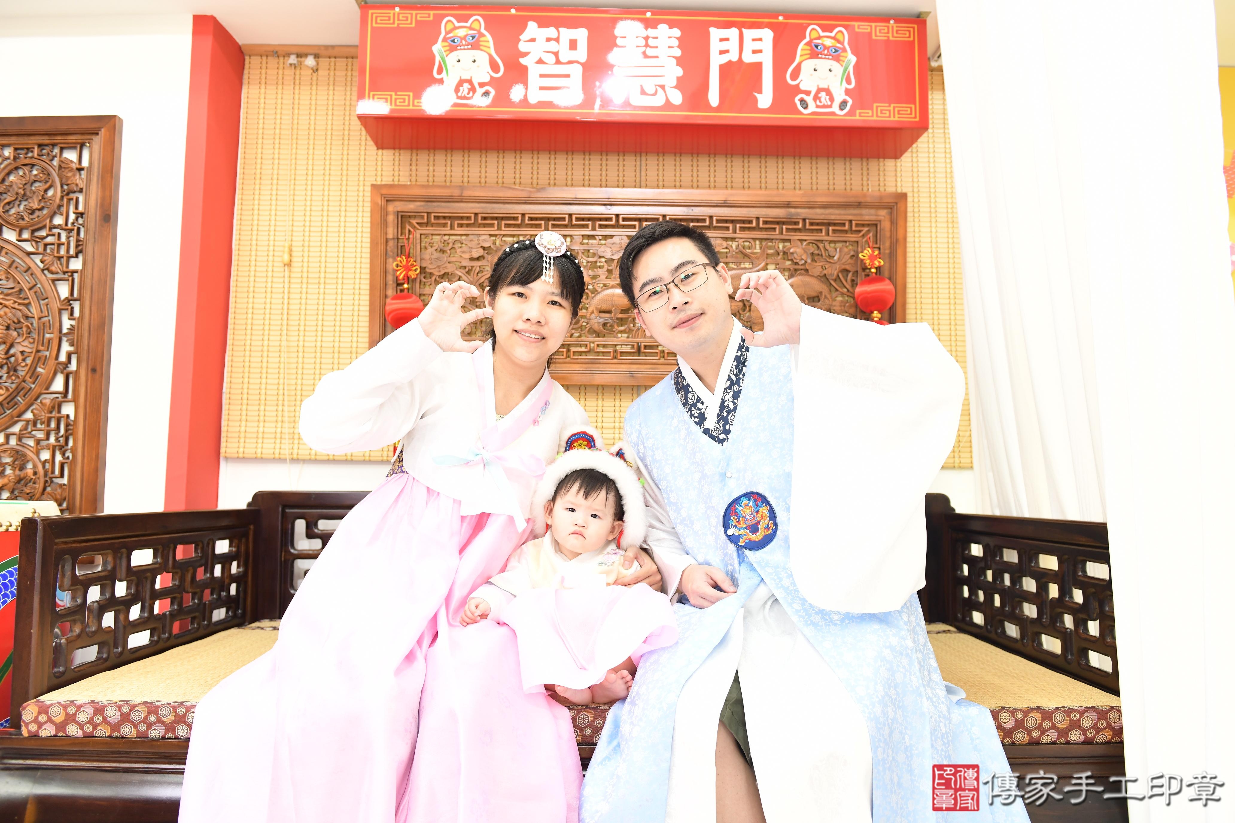 傳家手工印章台南店、抓周、度脺、美式風會場、傳家嬰兒古禮、吉祥話、抓周道具物品24種、拍照。抓周證書。寶寶抓周、滿周歲、生日快樂、祝福