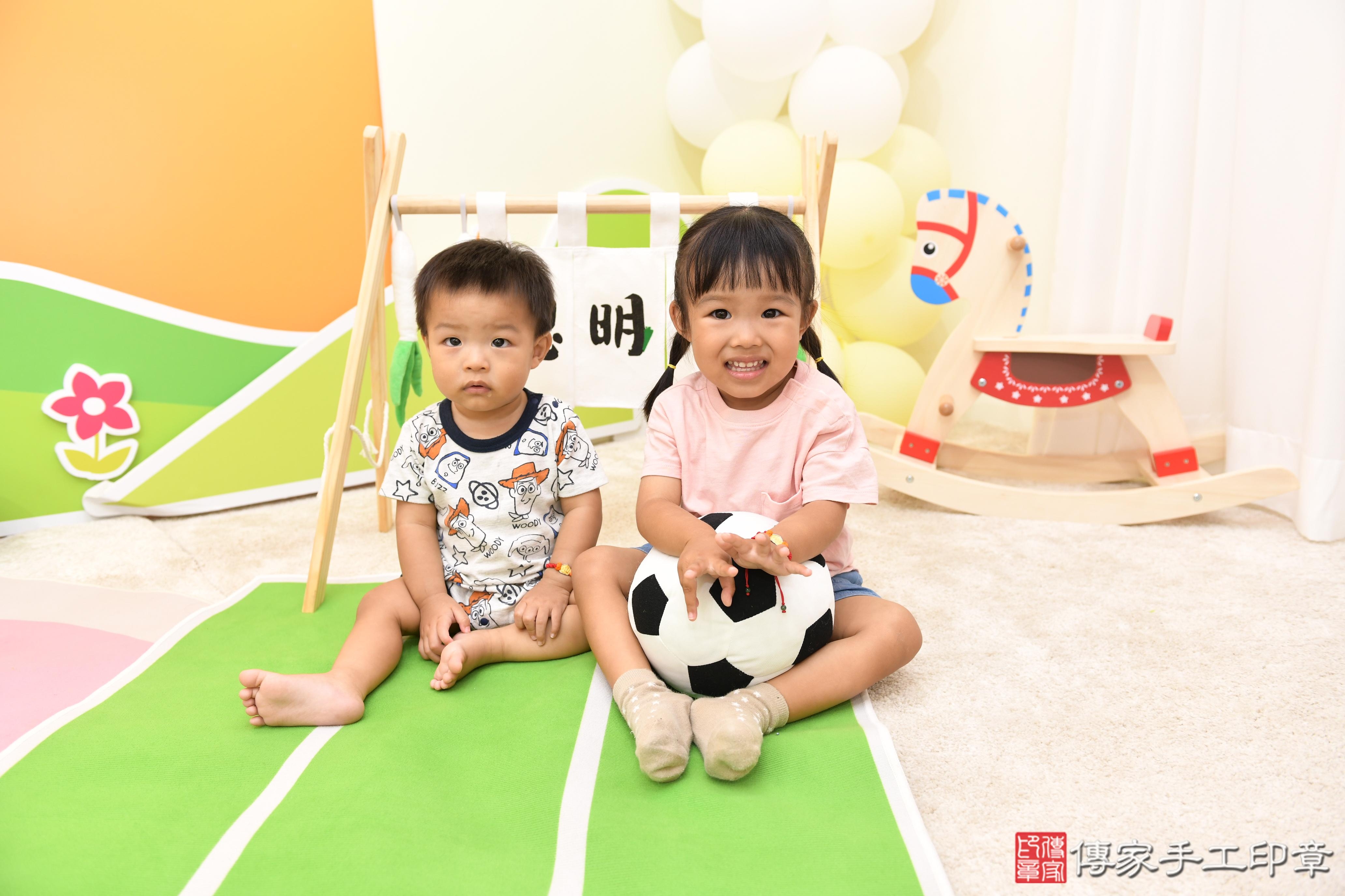 傳家手工印章台南店、抓周、度脺、美式風會場、傳家嬰兒古禮、吉祥話、抓周道具物品24種、拍照。抓周證書。寶寶抓周、滿周歲、生日快樂、祝福