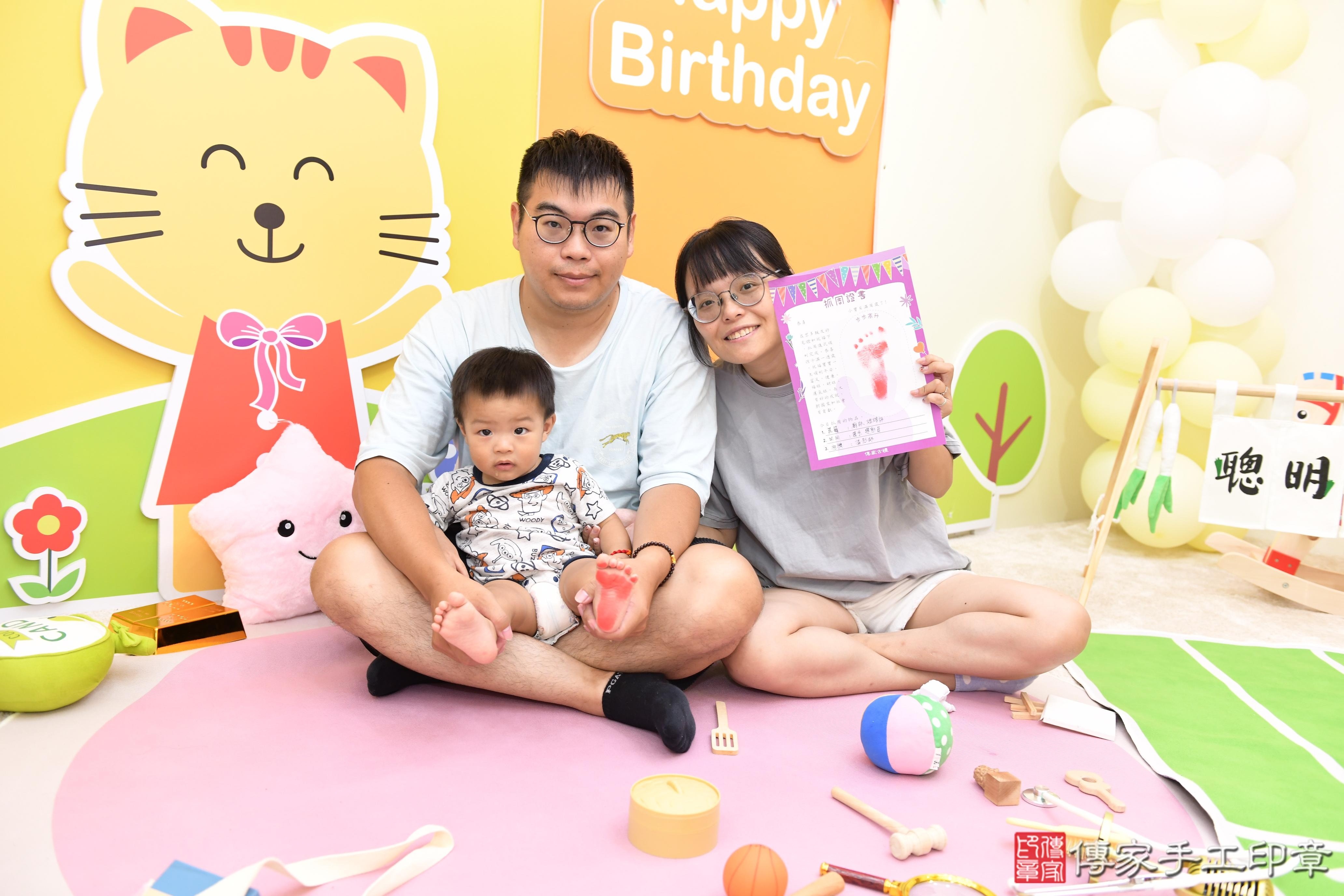 傳家手工印章台南店、抓周、度脺、美式風會場、傳家嬰兒古禮、吉祥話、抓周道具物品24種、拍照。抓周證書。寶寶抓周、滿周歲、生日快樂、祝福