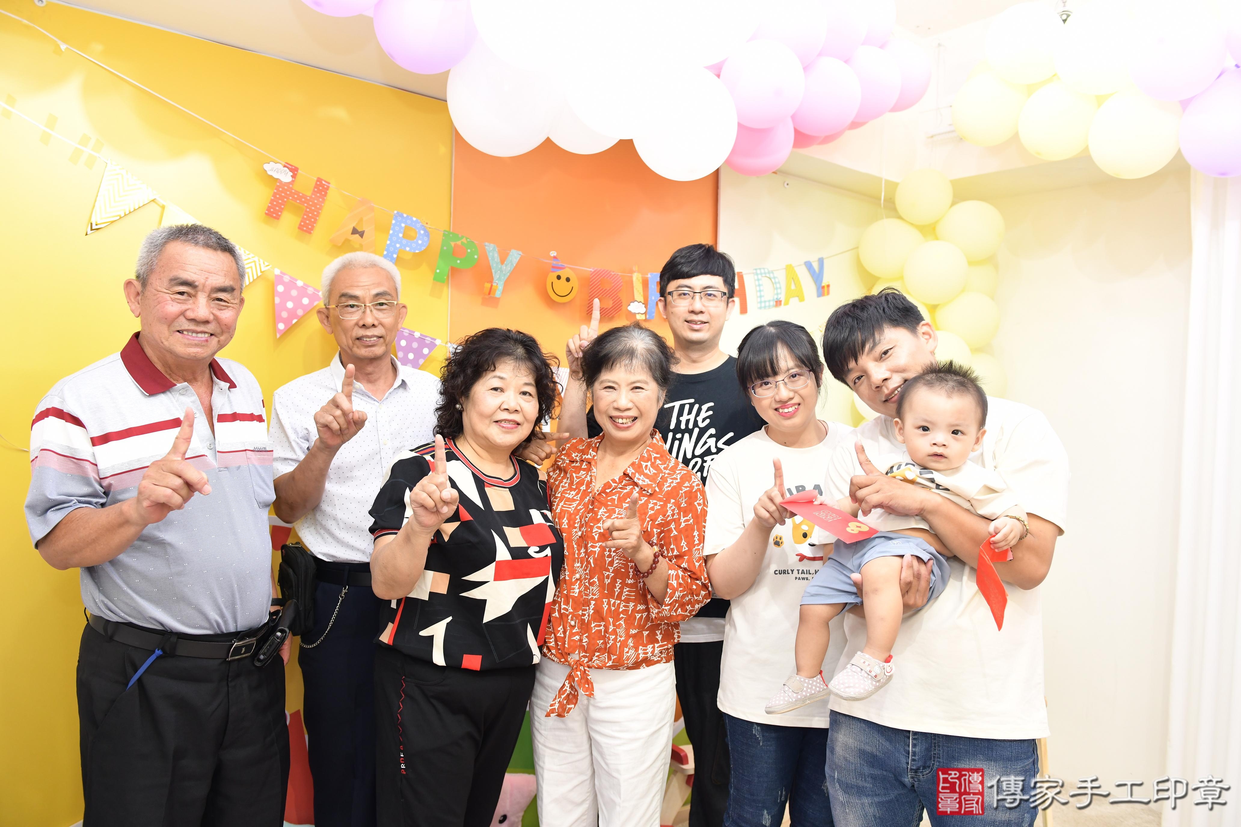 傳家手工印章台南店、抓周、度脺、美式風會場、傳家嬰兒古禮、吉祥話、抓周道具物品24種、拍照。抓周證書。寶寶抓周、滿周歲、生日快樂、祝福 傳家手工印章台南店、抓周、度脺、美式風會場、傳家嬰兒古禮、吉祥話、抓周道具物品24種、拍照。抓周證書。寶寶抓周、滿周歲、生日快樂、祝福