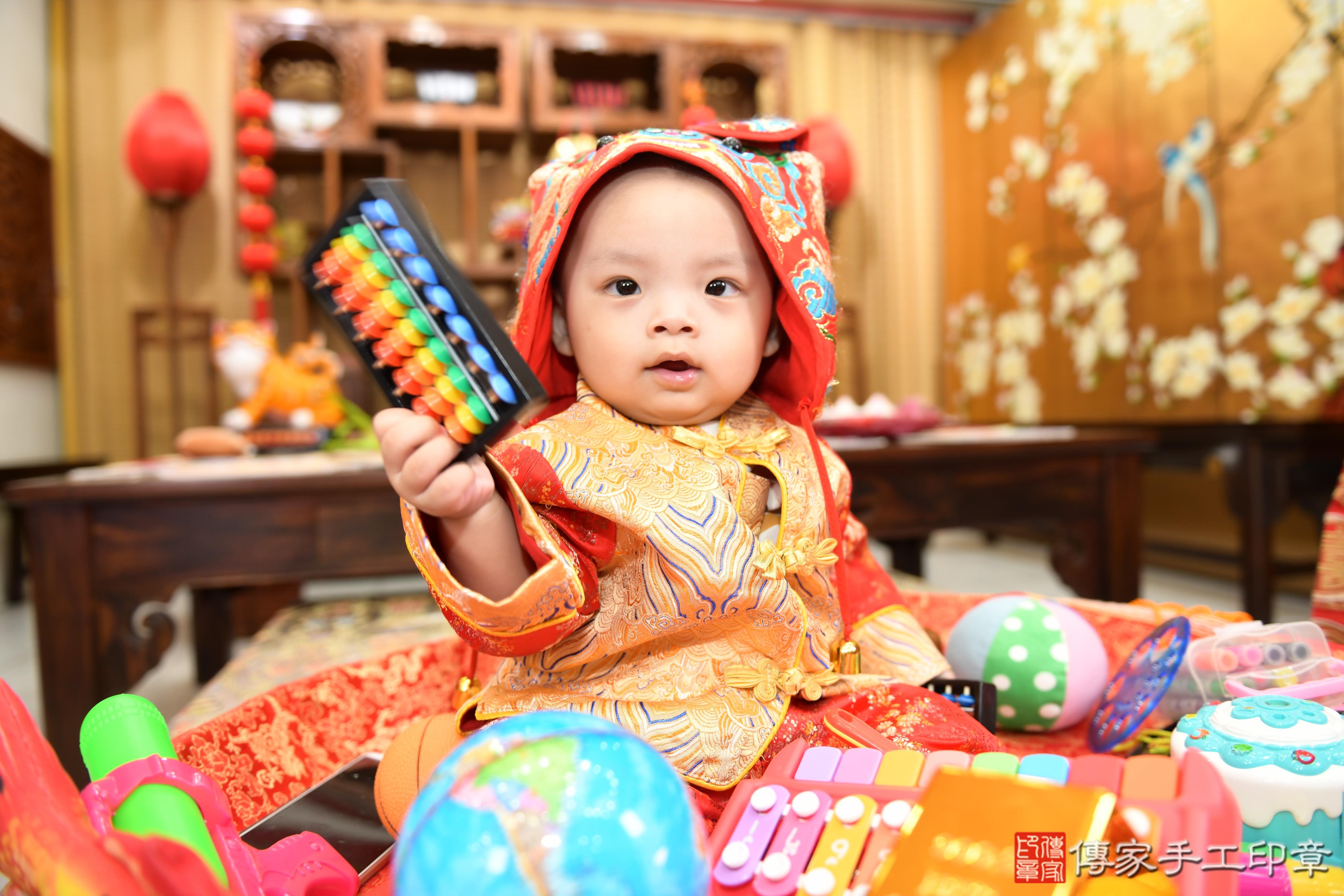 傳家手工印章台南店、抓周、度脺、美式風會場、傳家嬰兒古禮、吉祥話、抓周道具物品24種、拍照。抓周證書。寶寶抓周、滿周歲、生日快樂、祝福 傳家手工印章台南店、抓周、度脺、美式風會場、傳家嬰兒古禮、吉祥話、抓周道具物品24種、拍照。抓周證書。寶寶抓周、滿周歲、生日快樂、祝福