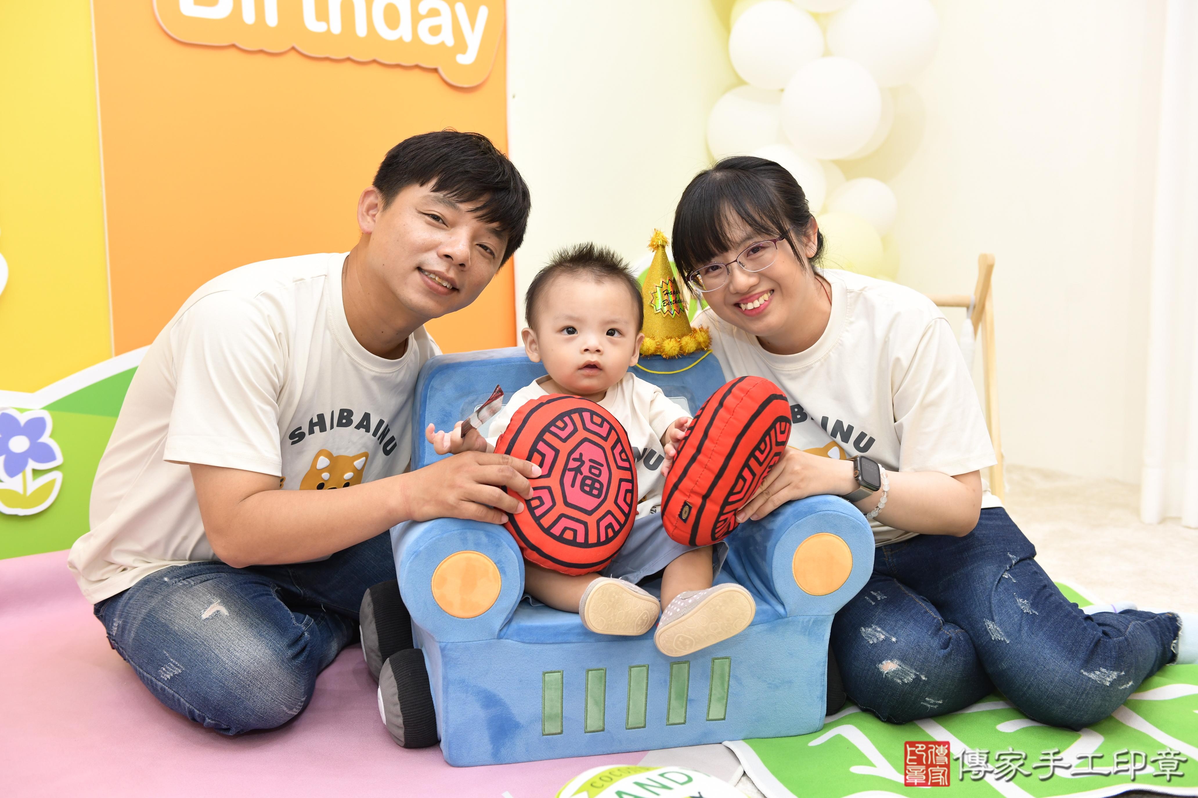 傳家手工印章台南店、抓周、度脺、美式風會場、傳家嬰兒古禮、吉祥話、抓周道具物品24種、拍照。抓周證書。寶寶抓周、滿周歲、生日快樂、祝福 傳家手工印章台南店、抓周、度脺、美式風會場、傳家嬰兒古禮、吉祥話、抓周道具物品24種、拍照。抓周證書。寶寶抓周、滿周歲、生日快樂、祝福