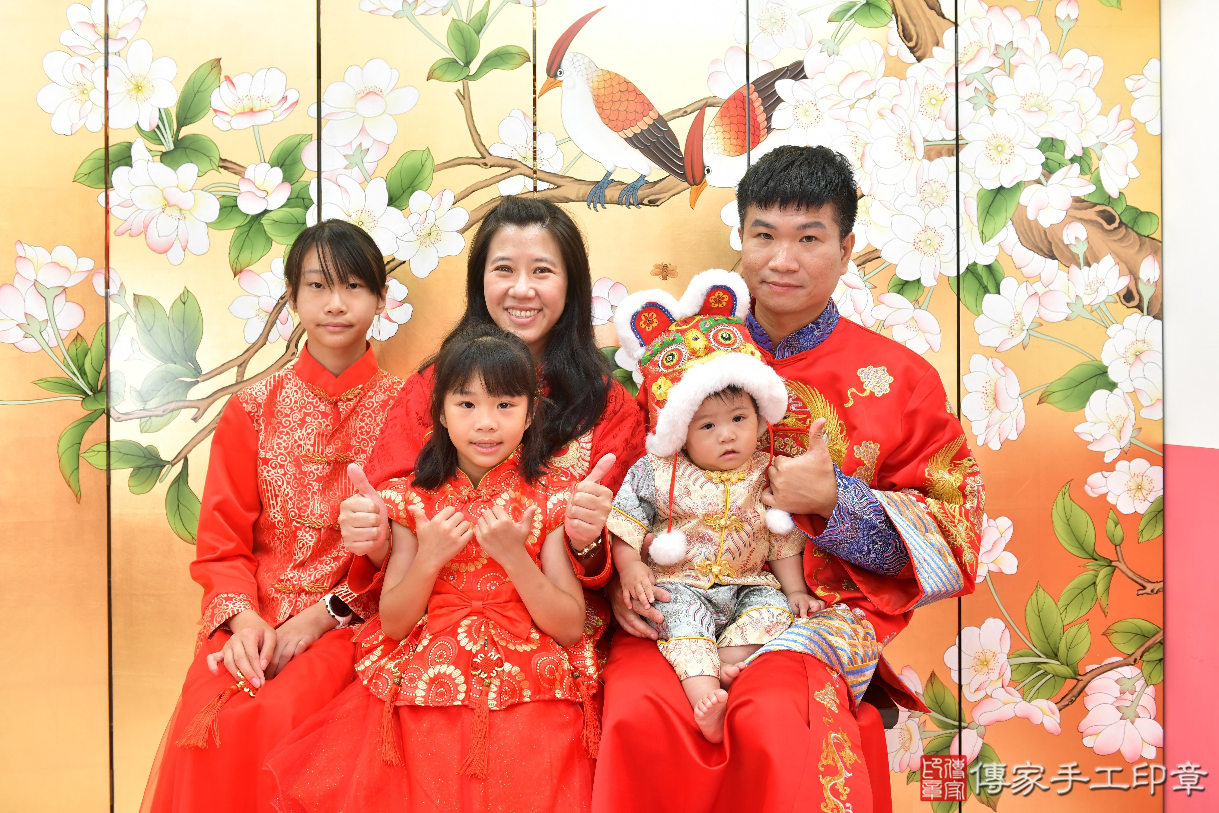傳家手工印章台中店、抓周、度脺、美式風會場、傳家嬰兒古禮、吉祥話、抓周道具物品24種、拍照。抓周證書。寶寶抓周、滿周歲、生日快樂、祝福 傳家手工印章台中店、抓周、度脺、美式風會場、傳家嬰兒古禮、吉祥話、抓周道具物品24種、拍照。抓周證書。寶寶抓周、滿周歲、生日快樂、祝福