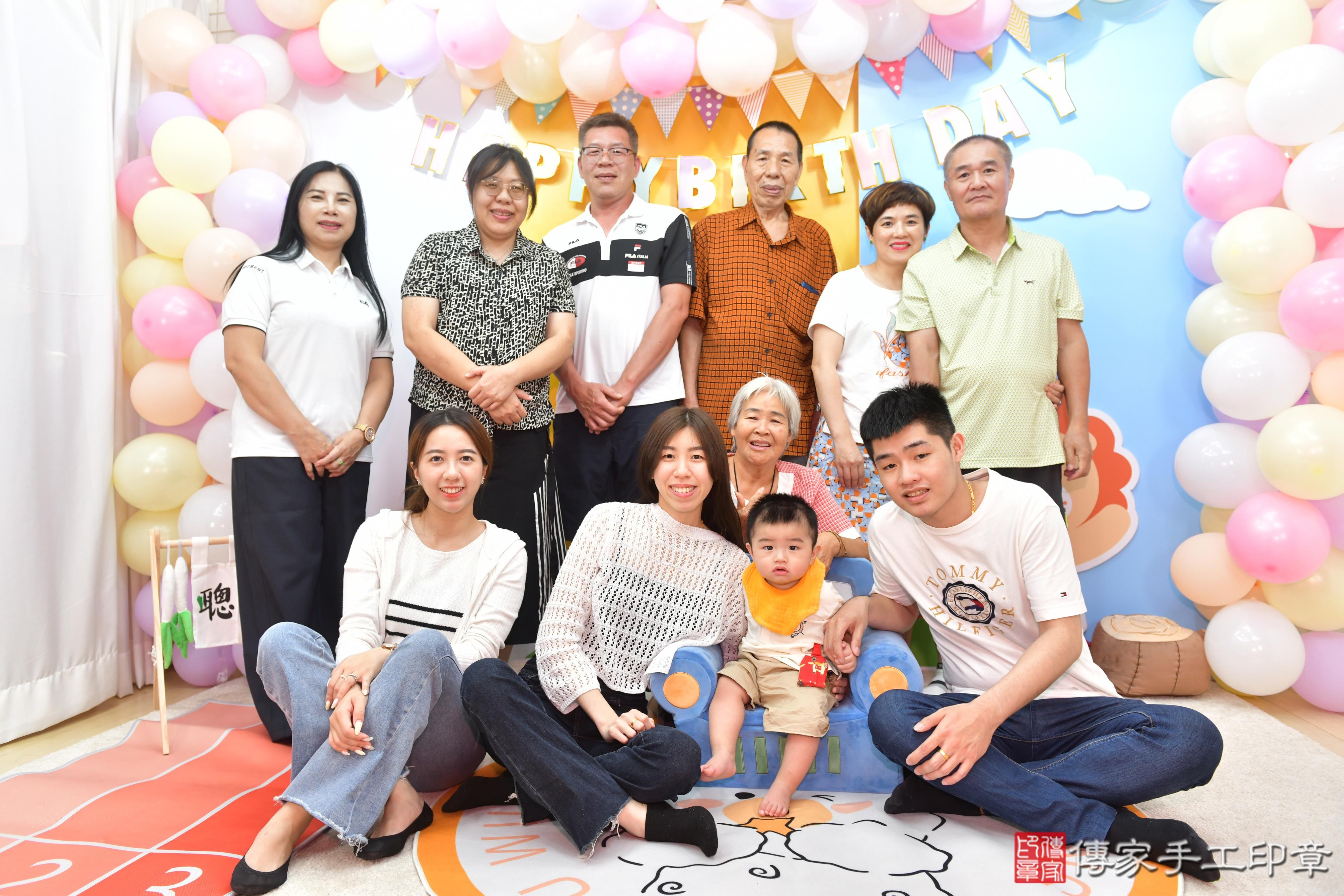 傳家手工印章台中店、抓周、度脺、美式風會場、傳家嬰兒古禮、吉祥話、抓周道具物品24種、拍照。抓周證書。寶寶抓周、滿周歲、生日快樂、祝福