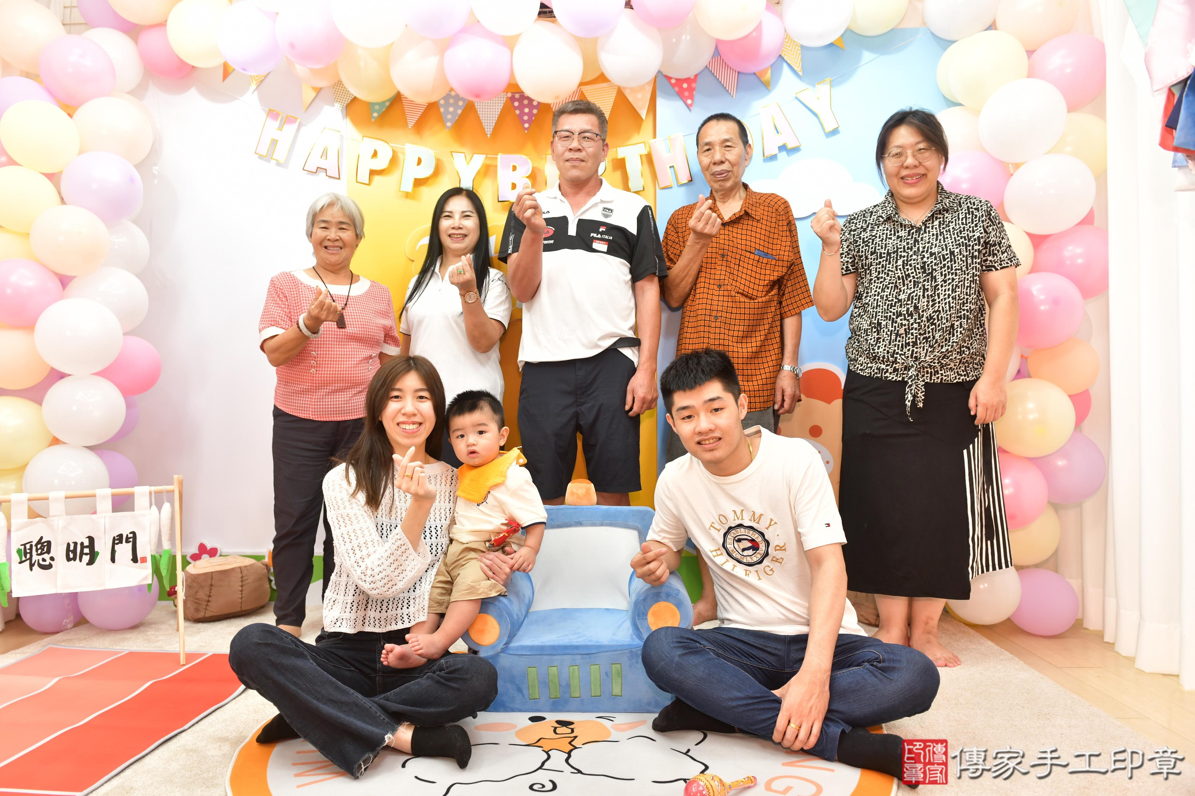 傳家手工印章台中店、抓周、度脺、美式風會場、傳家嬰兒古禮、吉祥話、抓周道具物品24種、拍照。抓周證書。寶寶抓周、滿周歲、生日快樂、祝福