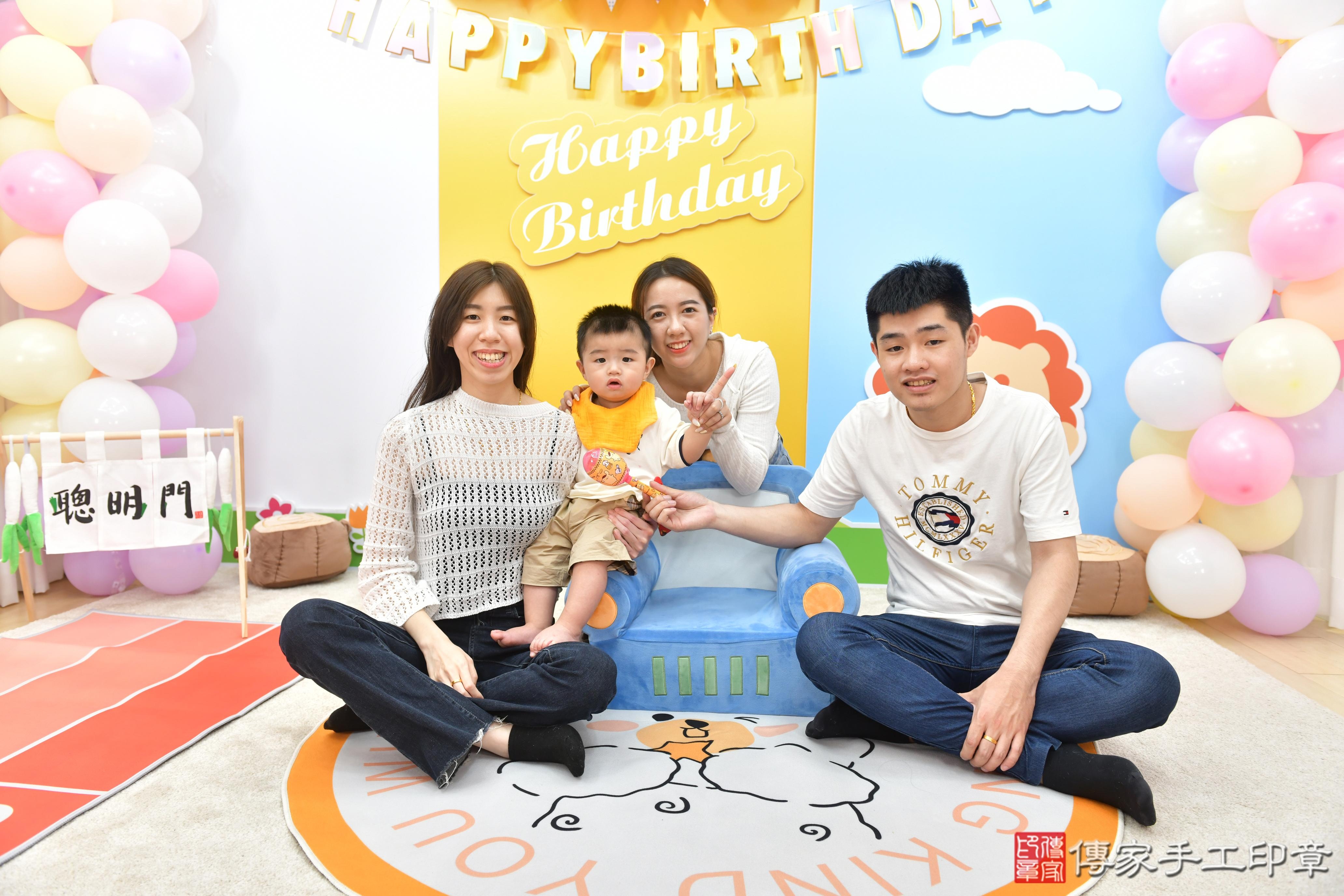 傳家手工印章台中店、抓周、度脺、美式風會場、傳家嬰兒古禮、吉祥話、抓周道具物品24種、拍照。抓周證書。寶寶抓周、滿周歲、生日快樂、祝福