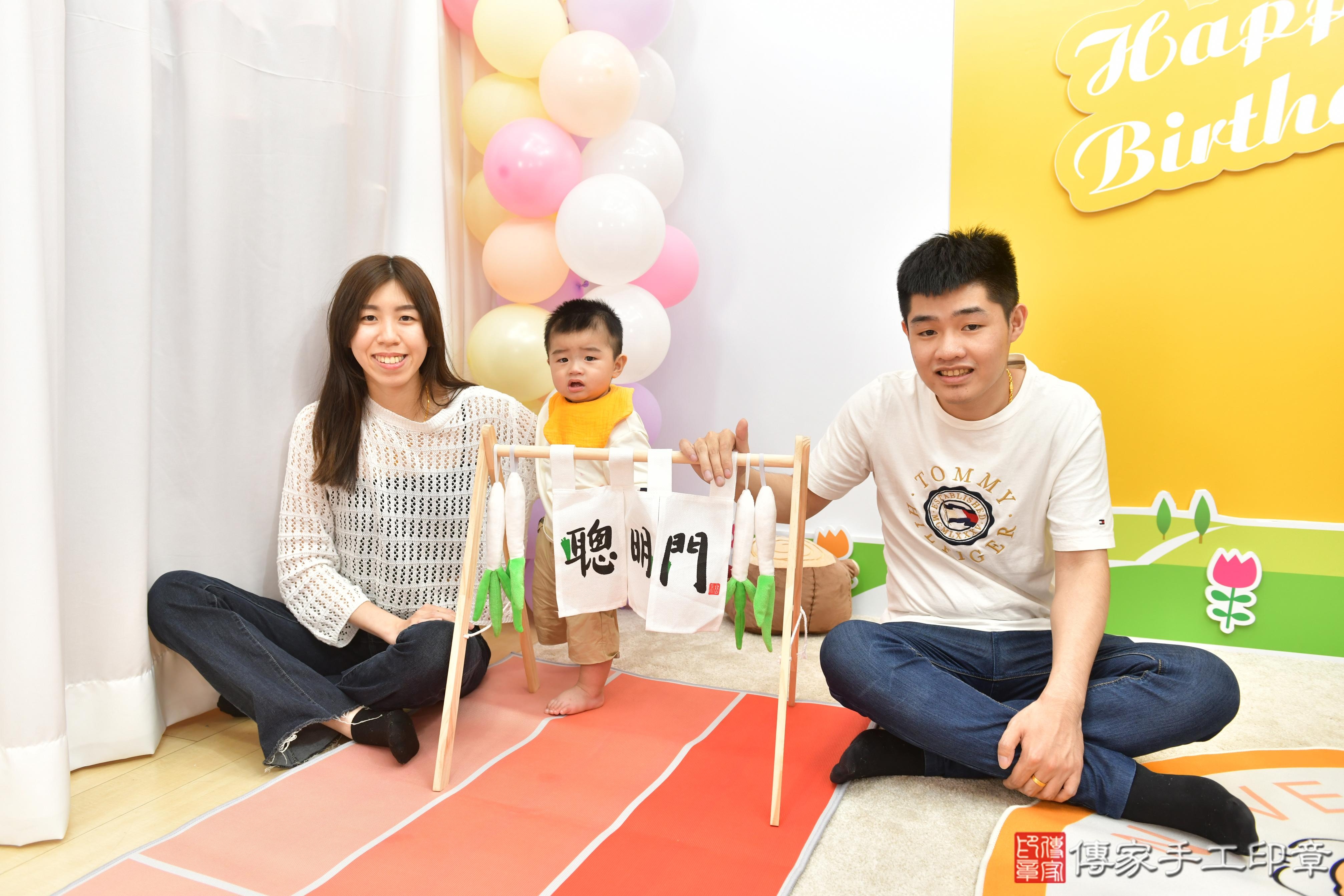 傳家手工印章台中店、抓周、度脺、美式風會場、傳家嬰兒古禮、吉祥話、抓周道具物品24種、拍照。抓周證書。寶寶抓周、滿周歲、生日快樂、祝福