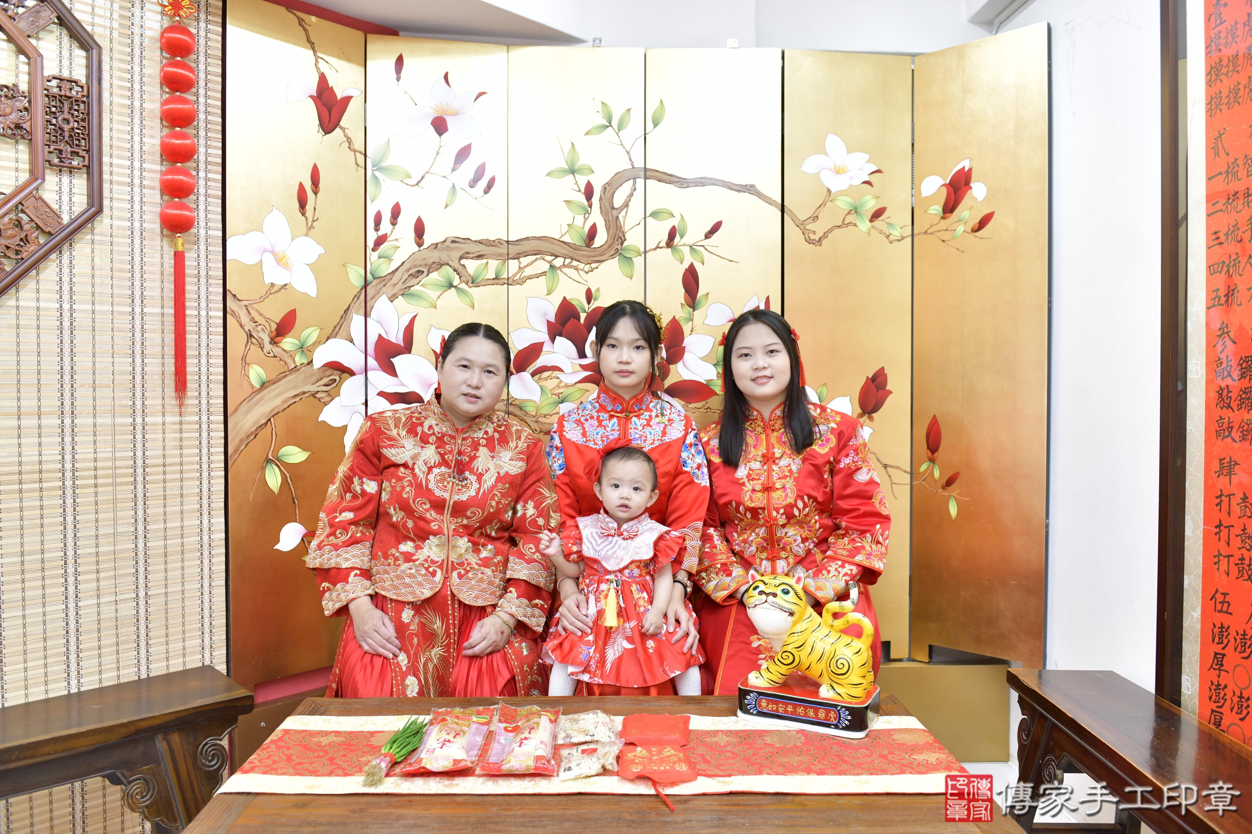 傳家手工印章新竹店、抓周、度脺、美式風會場、傳家嬰兒古禮、吉祥話、抓周道具物品24種、拍照。抓周證書。寶寶抓周、滿周歲、生日快樂、祝福