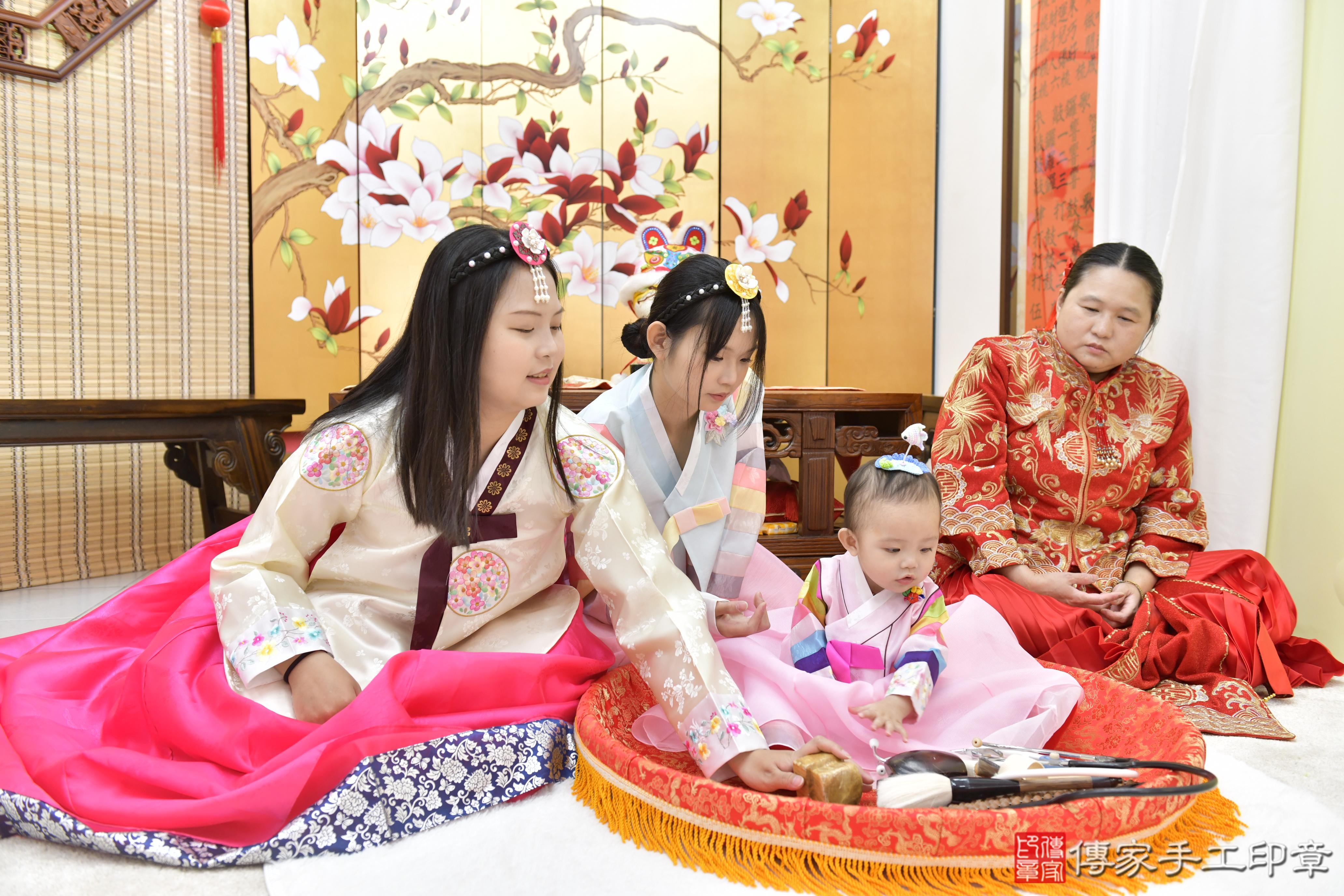 傳家手工印章新竹店、抓周、度脺、美式風會場、傳家嬰兒古禮、吉祥話、抓周道具物品24種、拍照。抓周證書。寶寶抓周、滿周歲、生日快樂、祝福