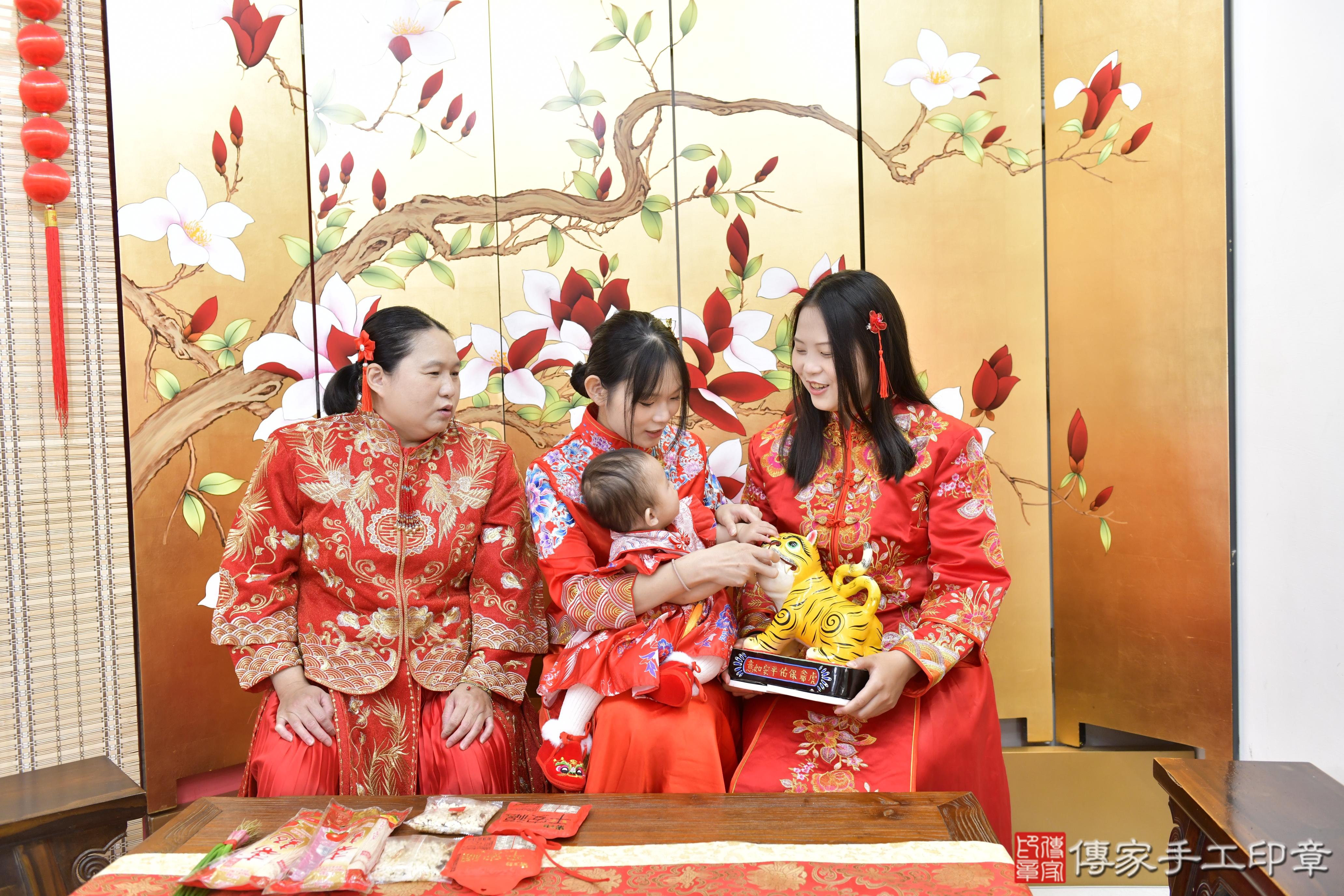 傳家手工印章新竹店、抓周、度脺、美式風會場、傳家嬰兒古禮、吉祥話、抓周道具物品24種、拍照。抓周證書。寶寶抓周、滿周歲、生日快樂、祝福