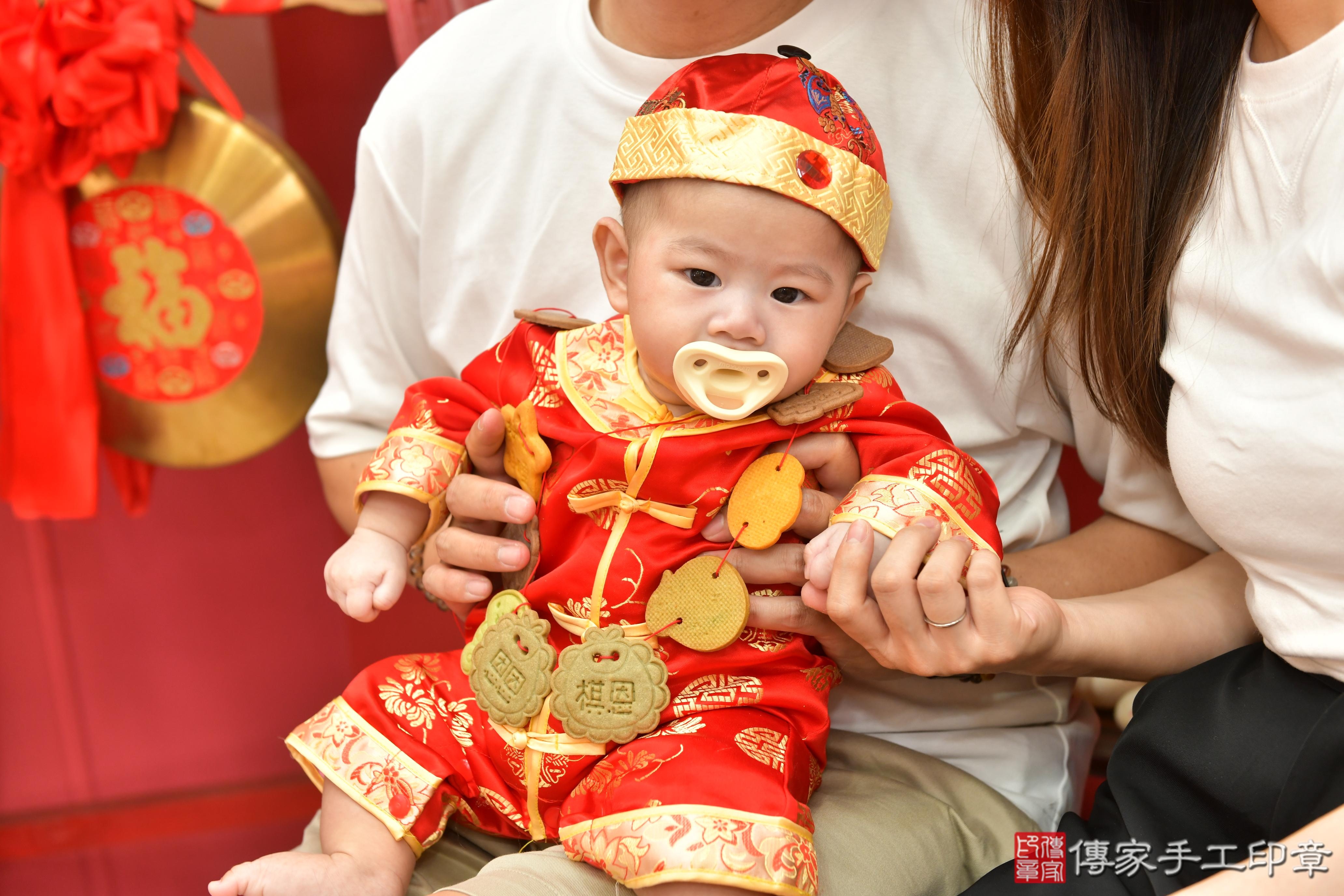 傳家手工印章台中店、抓周、度脺、美式風會場、傳家嬰兒古禮、吉祥話、抓周道具物品24種、拍照。抓周證書。寶寶抓周、滿周歲、生日快樂、祝福 傳家手工印章台中店、抓周、度脺、美式風會場、傳家嬰兒古禮、吉祥話、抓周道具物品24種、拍照。抓周證書。寶寶抓周、滿周歲、生日快樂、祝福