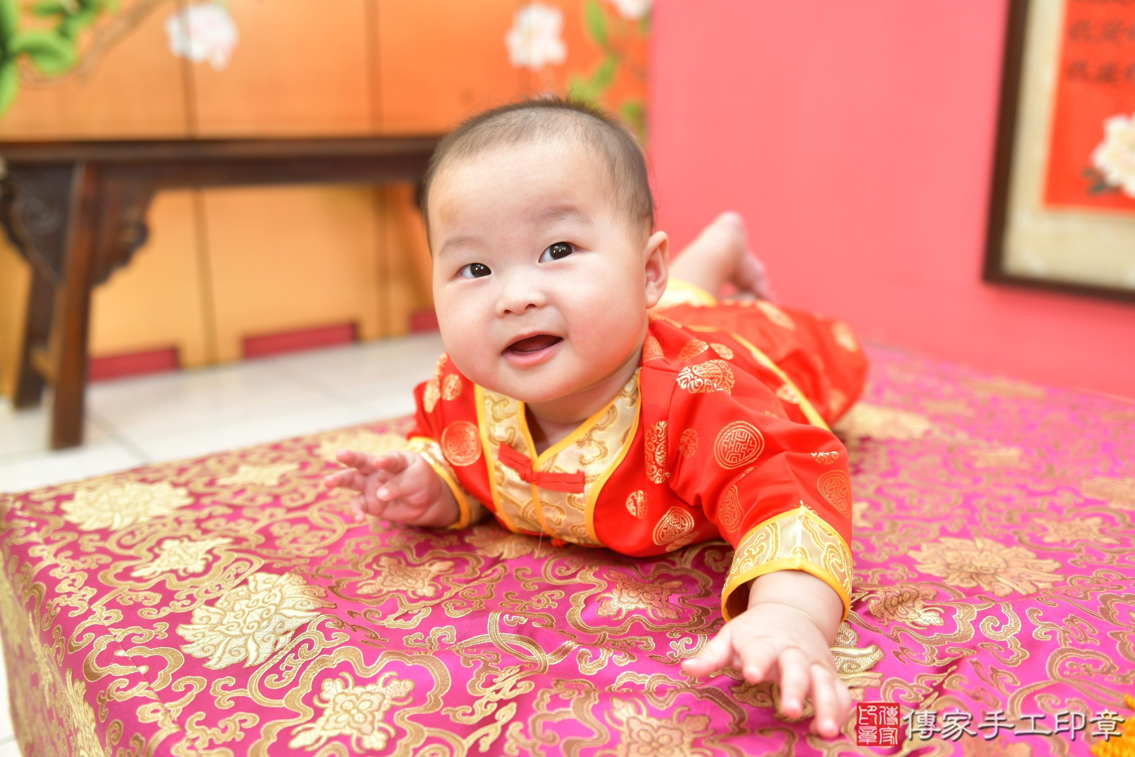 傳家手工印章台中店、抓周、度脺、美式風會場、傳家嬰兒古禮、吉祥話、抓周道具物品24種、拍照。抓周證書。寶寶抓周、滿周歲、生日快樂、祝福