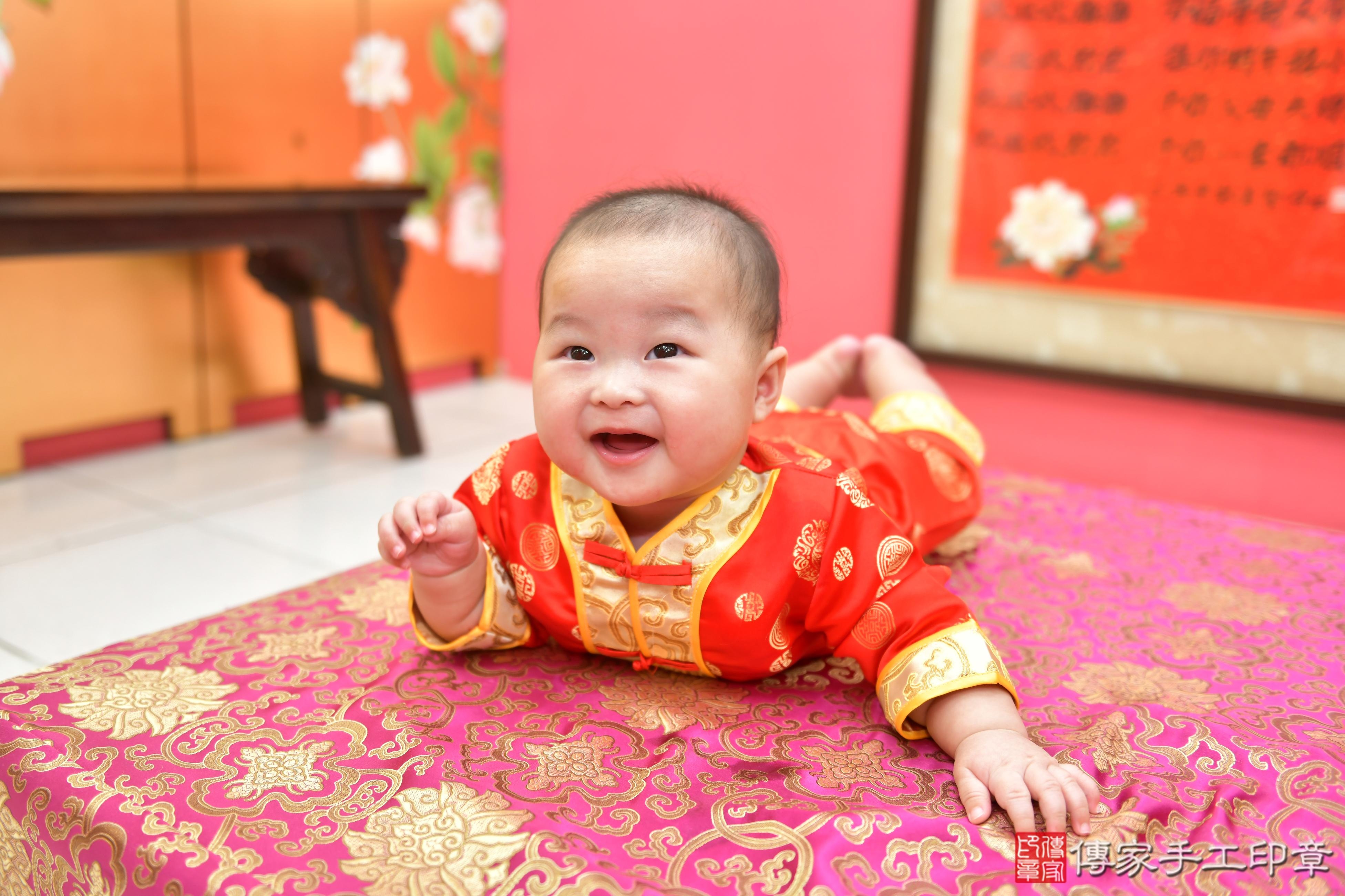 傳家手工印章台中店、抓周、度脺、美式風會場、傳家嬰兒古禮、吉祥話、抓周道具物品24種、拍照。抓周證書。寶寶抓周、滿周歲、生日快樂、祝福