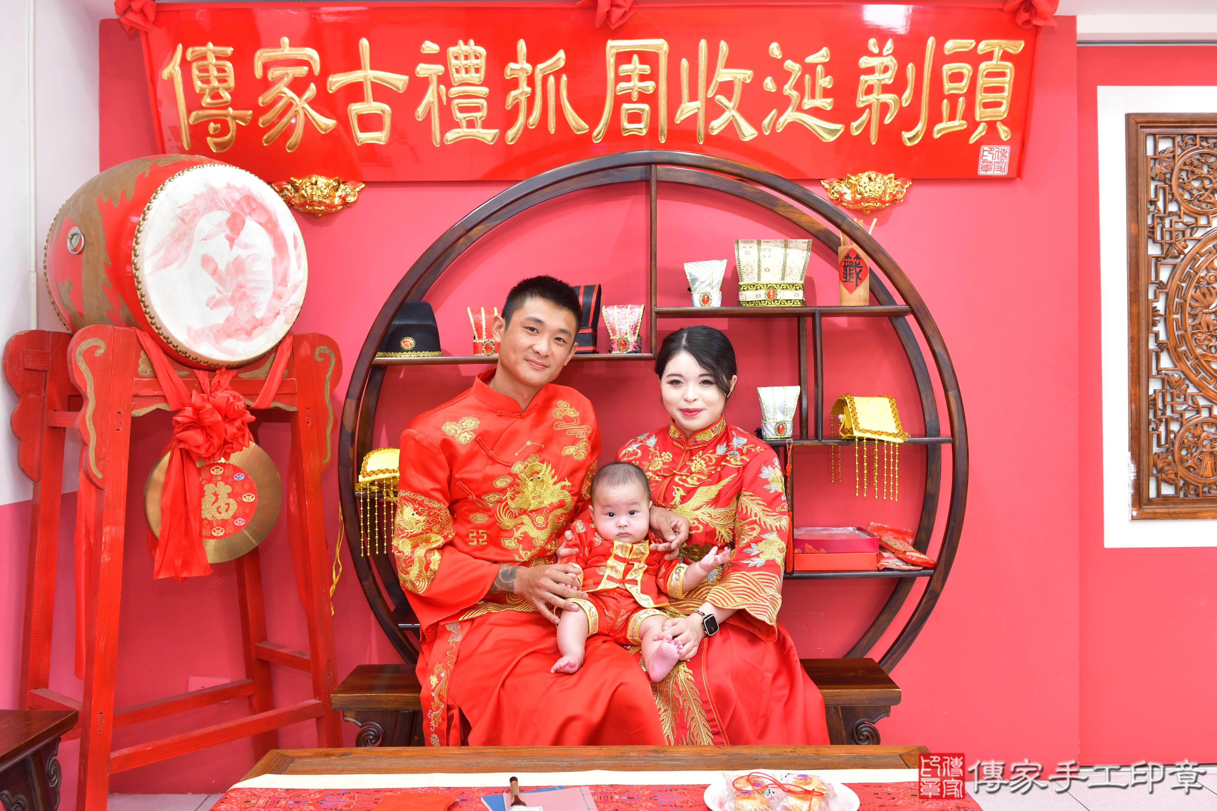 傳家手工印章台中店、抓周、度脺、美式風會場、傳家嬰兒古禮、吉祥話、抓周道具物品24種、拍照。抓周證書。寶寶抓周、滿周歲、生日快樂、祝福