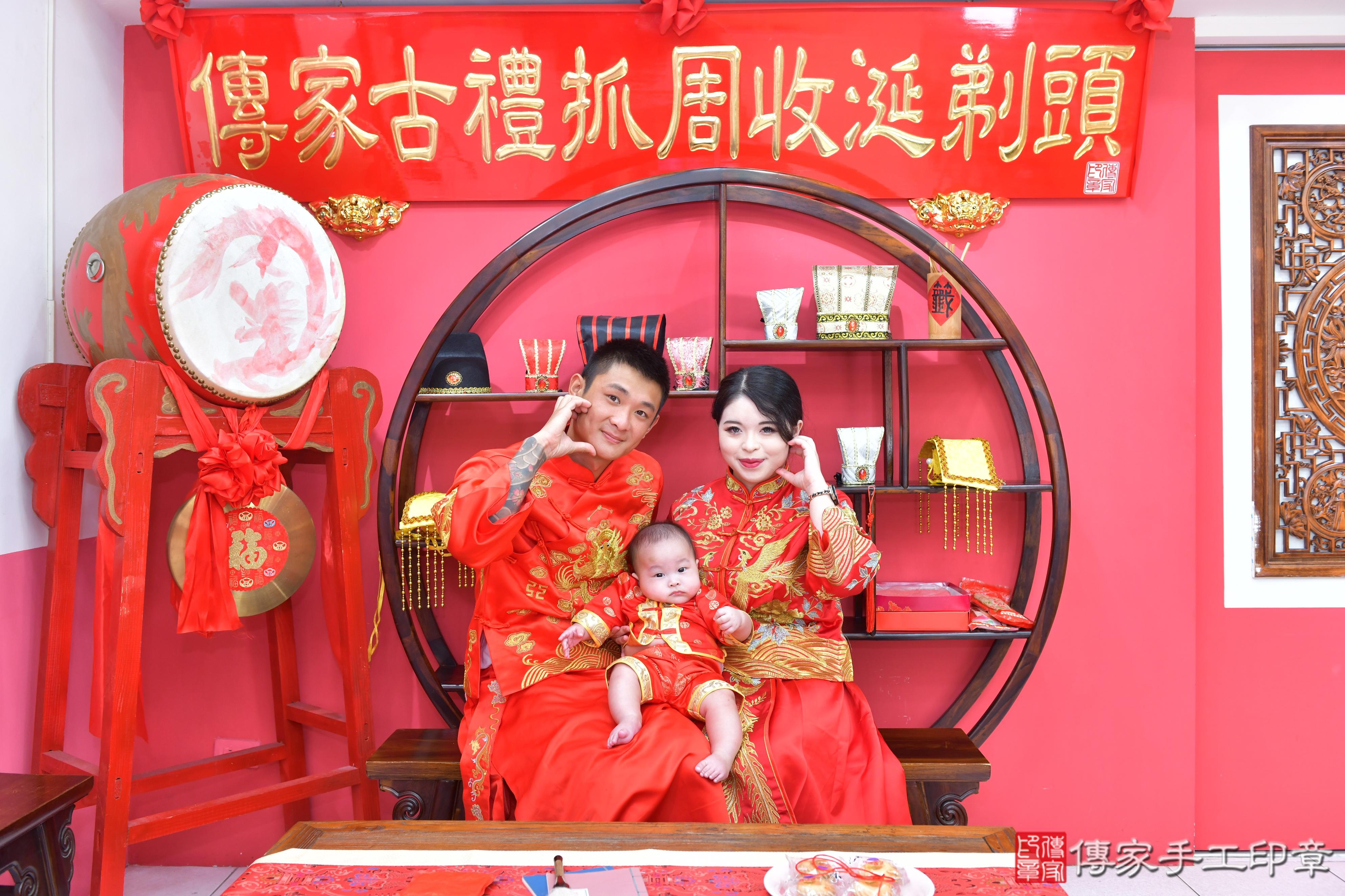 傳家手工印章台中店、抓周、度脺、美式風會場、傳家嬰兒古禮、吉祥話、抓周道具物品24種、拍照。抓周證書。寶寶抓周、滿周歲、生日快樂、祝福