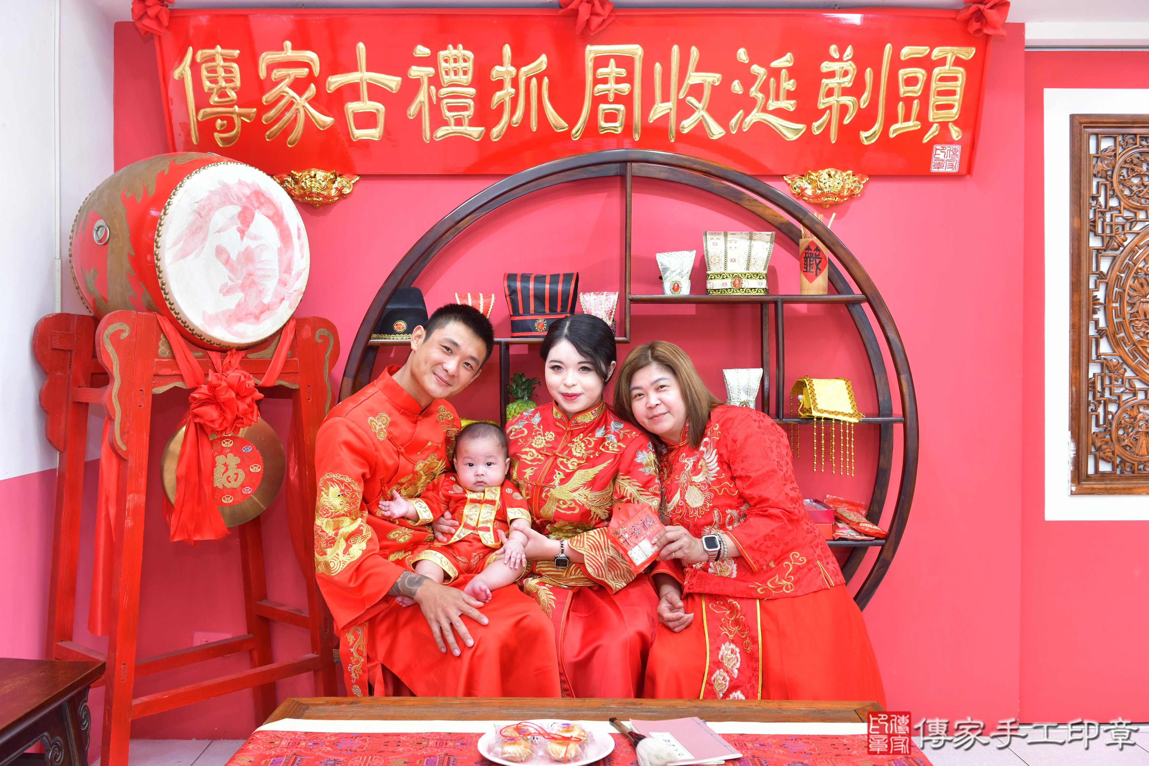 傳家手工印章台中店、抓周、度脺、美式風會場、傳家嬰兒古禮、吉祥話、抓周道具物品24種、拍照。抓周證書。寶寶抓周、滿周歲、生日快樂、祝福