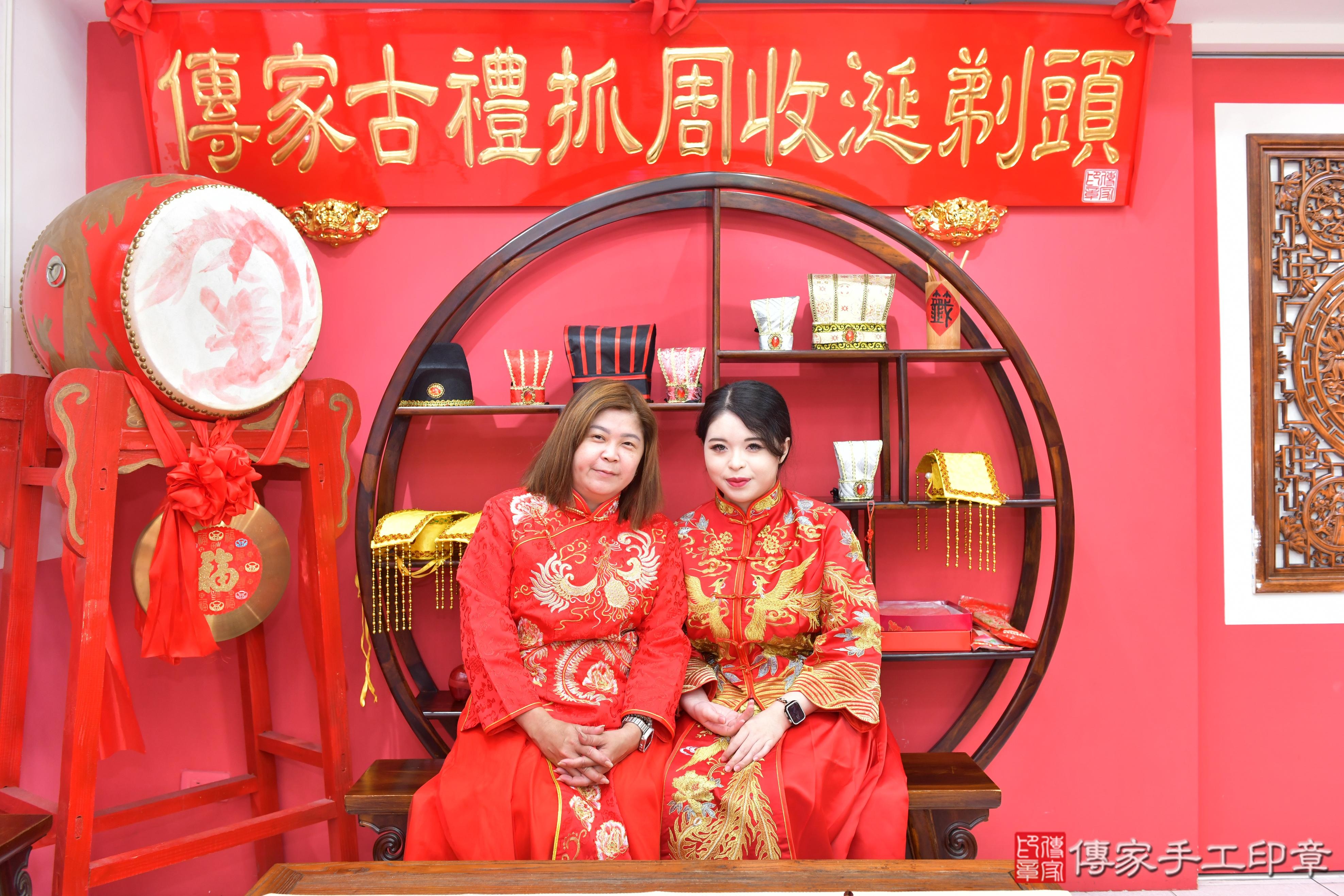 傳家手工印章台中店、抓周、度脺、美式風會場、傳家嬰兒古禮、吉祥話、抓周道具物品24種、拍照。抓周證書。寶寶抓周、滿周歲、生日快樂、祝福