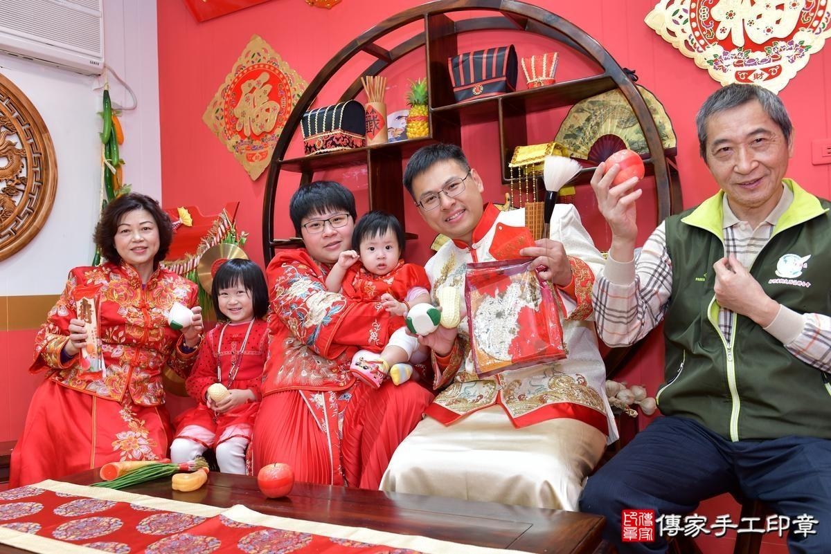 傳家手工印章桃園店、美式抓周、抓周道具、未來職業、滿周歲、杏杏寶寶、桃園、拍照、生日快樂