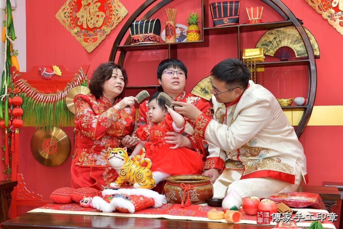 傳家手工印章桃園店、美式抓周、抓周道具、未來職業、滿周歲、杏杏寶寶、桃園、拍照、生日快樂