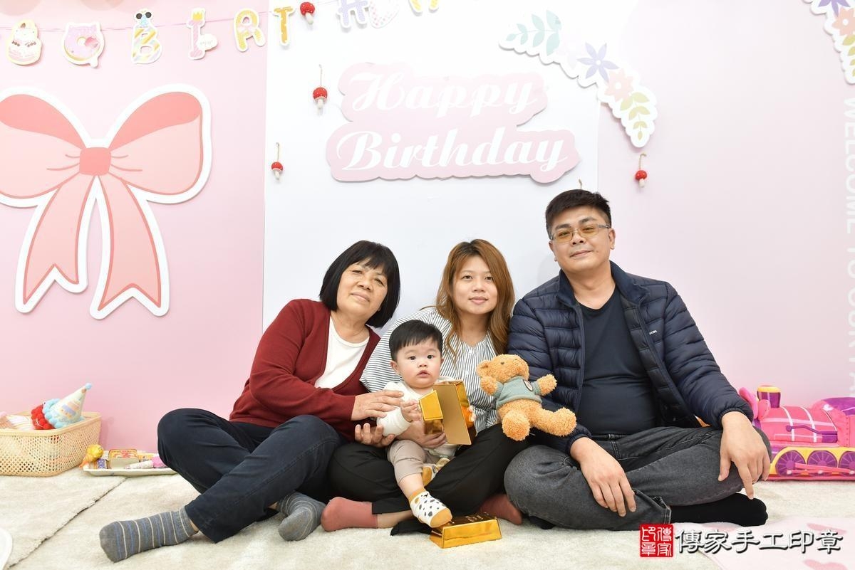 傳家手工印章桃園店、美式抓周、抓周道具、未來職業、滿周歲、億億寶寶、桃園、拍照、生日快樂