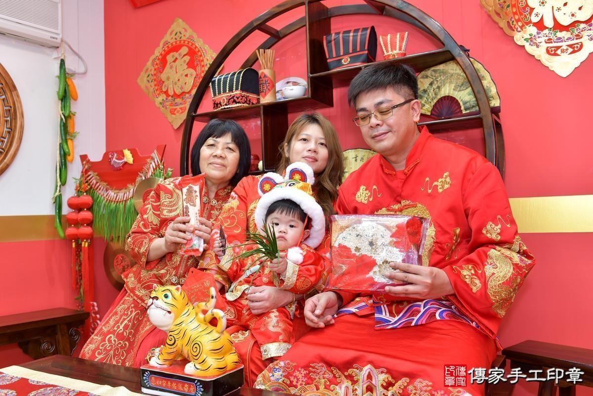 傳家手工印章桃園店、美式抓周、抓周道具、未來職業、滿周歲、億億寶寶、桃園、拍照、生日快樂
